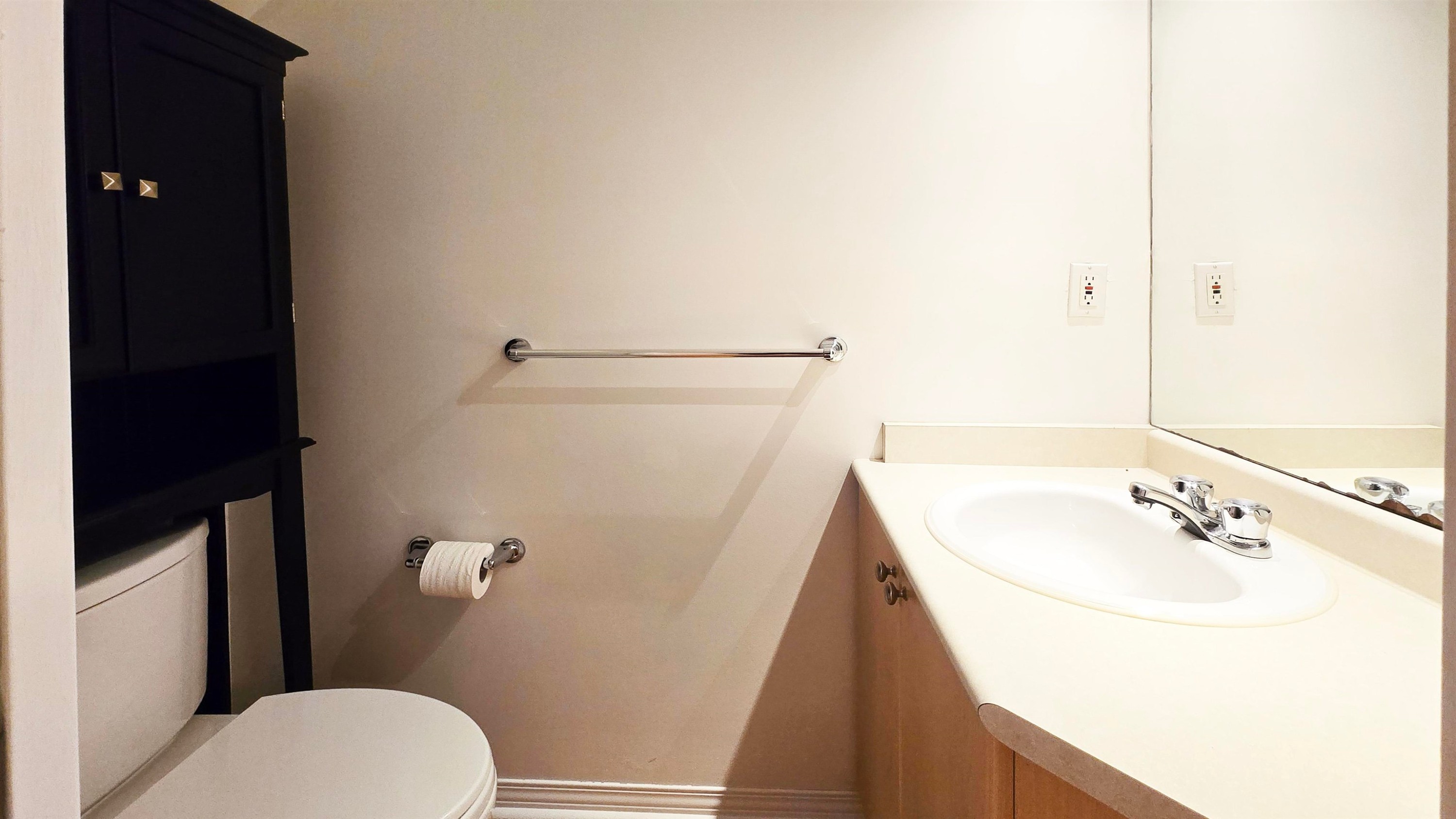229 11Th Avenue E, Vancouver, BC - Indoor Photo Showing Bathroom