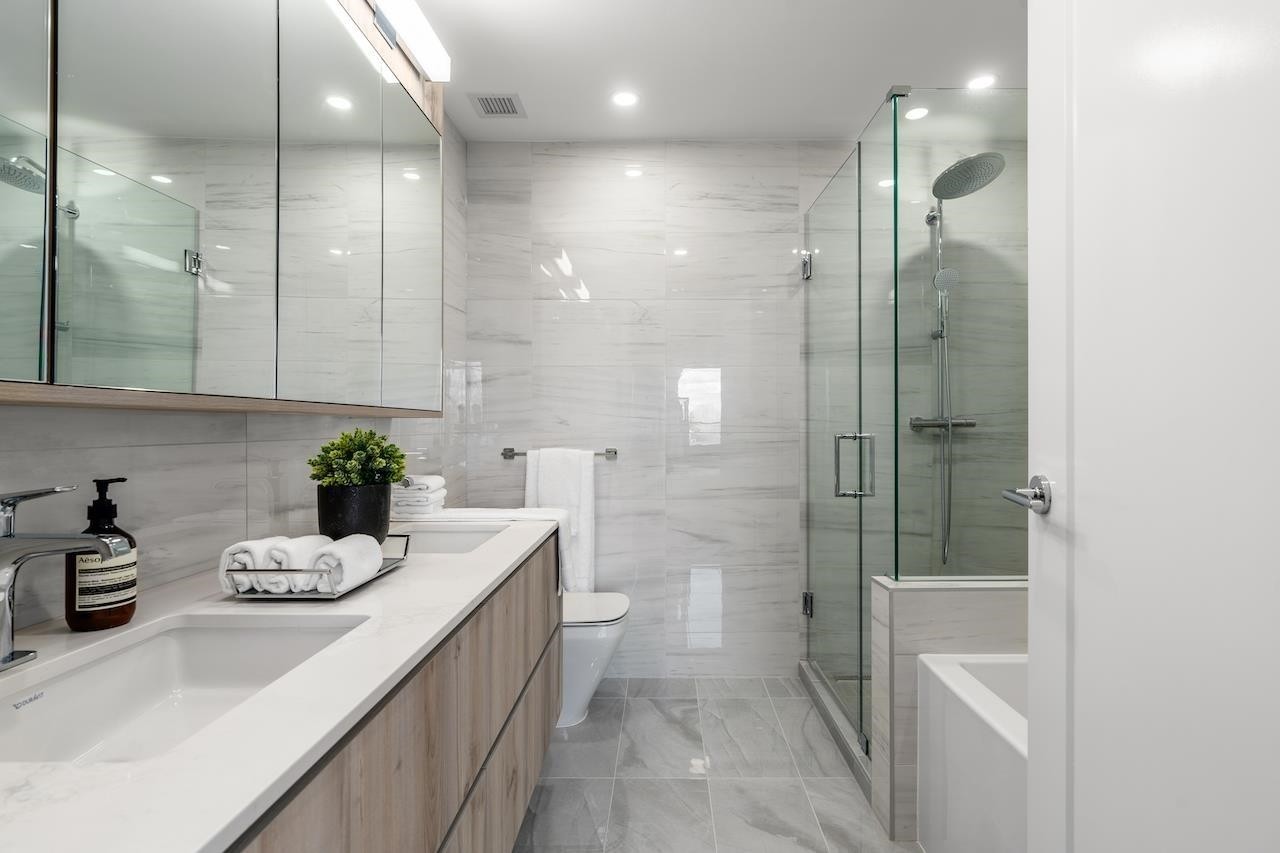 302-488 58Th Avenue W, Vancouver, BC - Indoor Photo Showing Bathroom