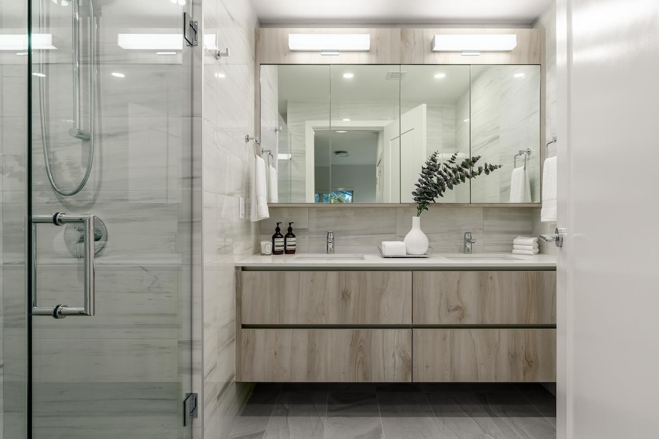 302-488 58Th Avenue W, Vancouver, BC - Indoor Photo Showing Bathroom