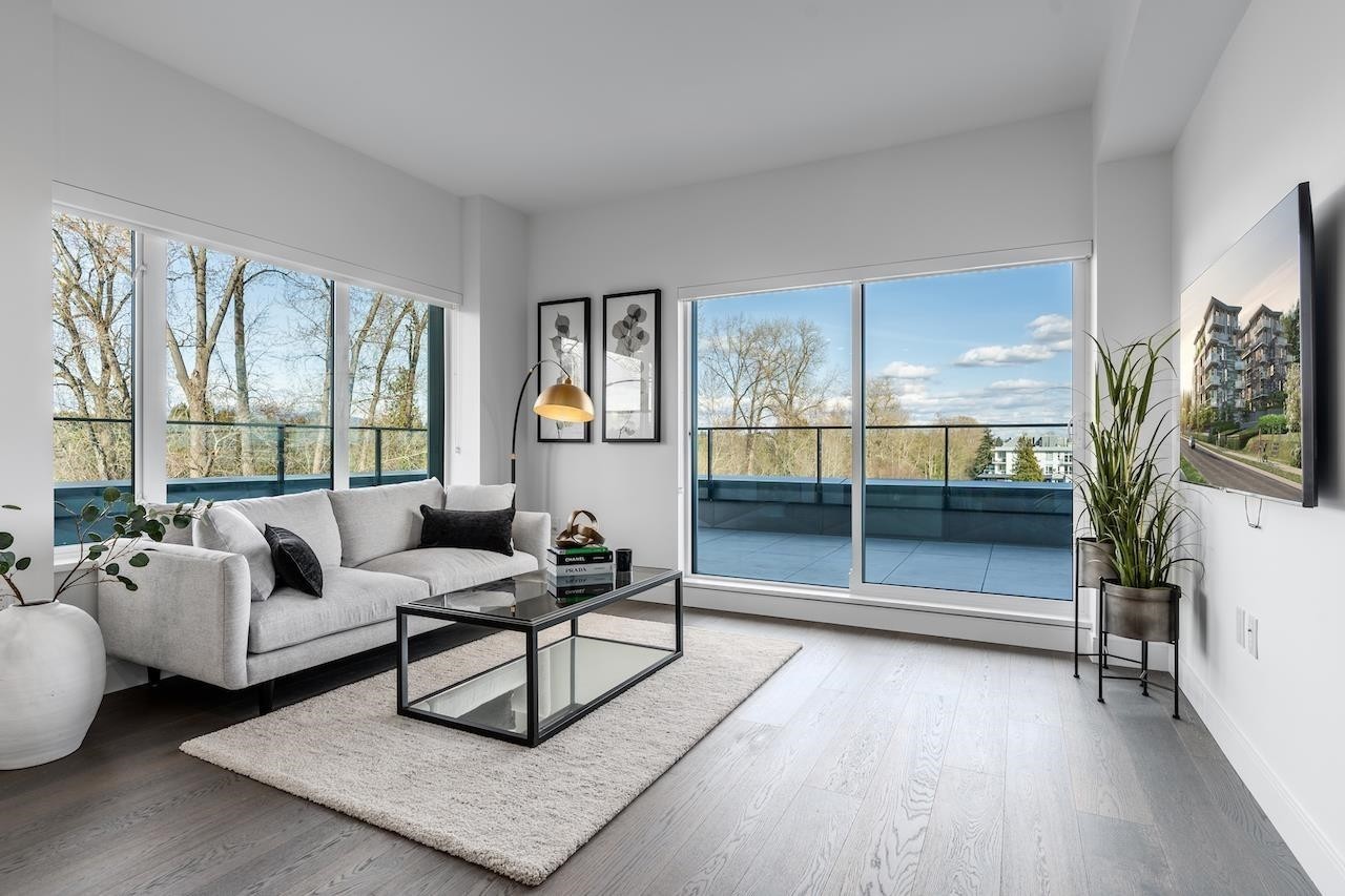 302-488 58Th Avenue W, Vancouver, BC - Indoor Photo Showing Living Room