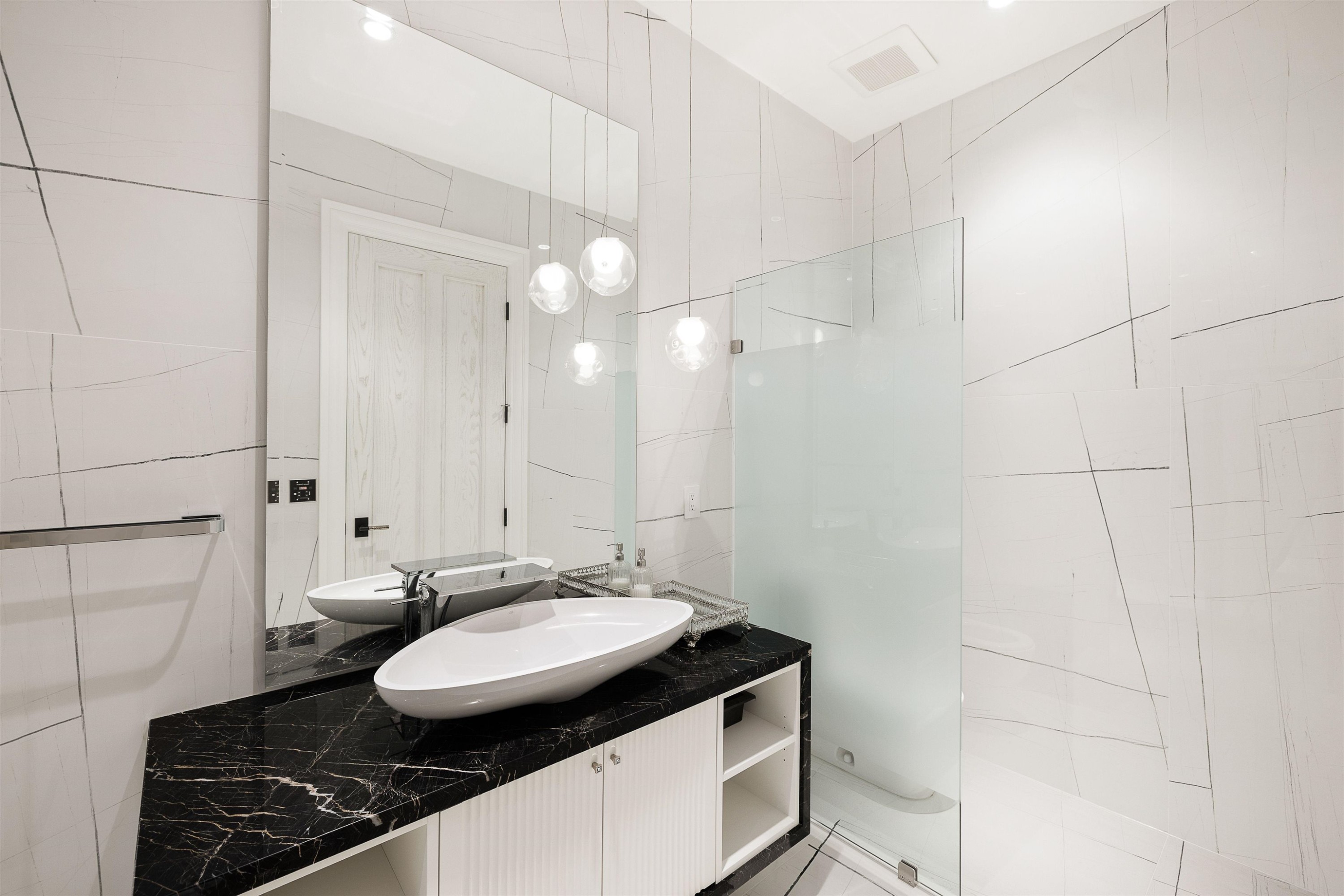 1239 40Th Avenue W, Vancouver, BC - Indoor Photo Showing Bathroom