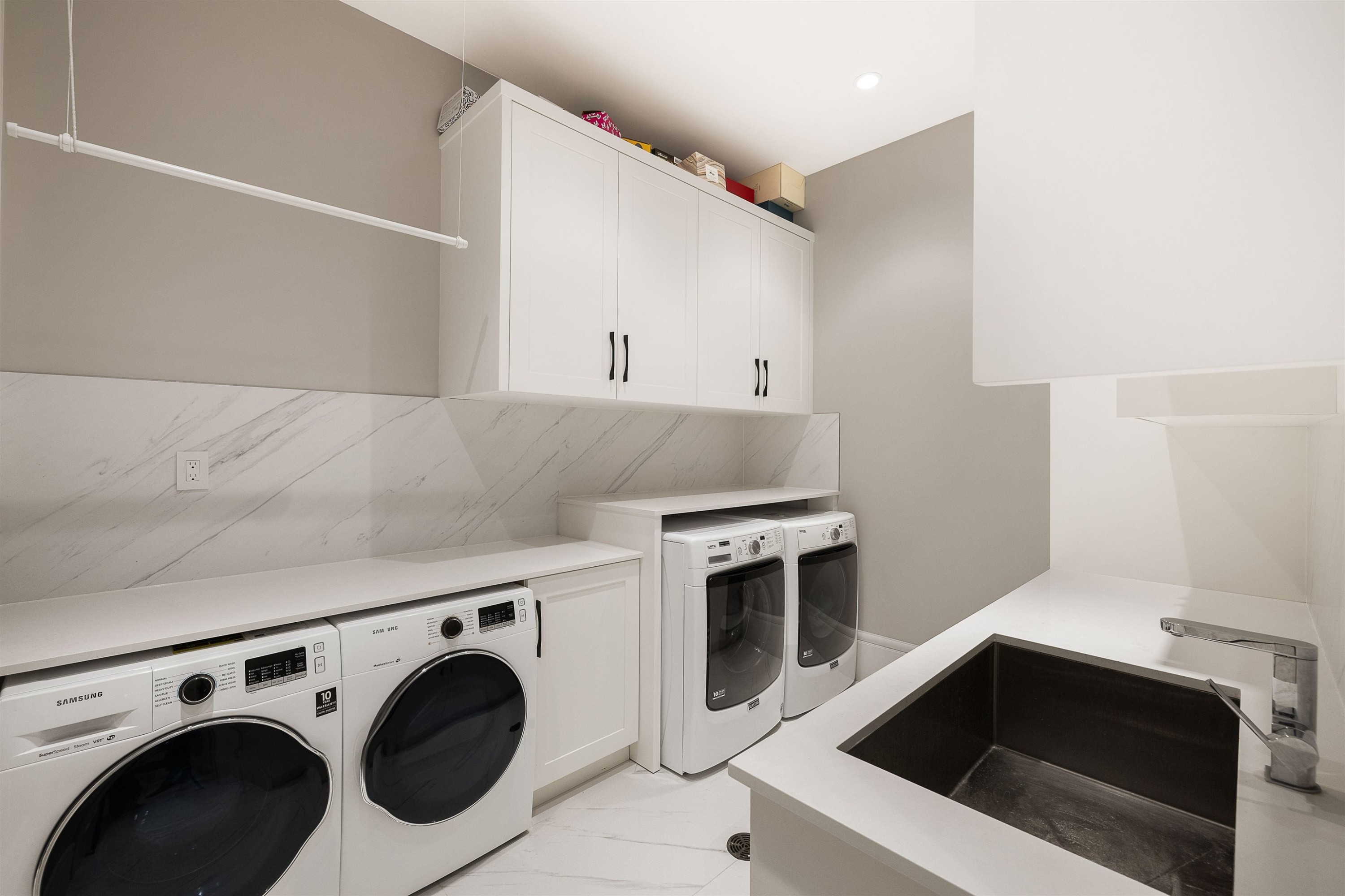 1239 40Th Avenue W, Vancouver, BC - Indoor Photo Showing Laundry Room