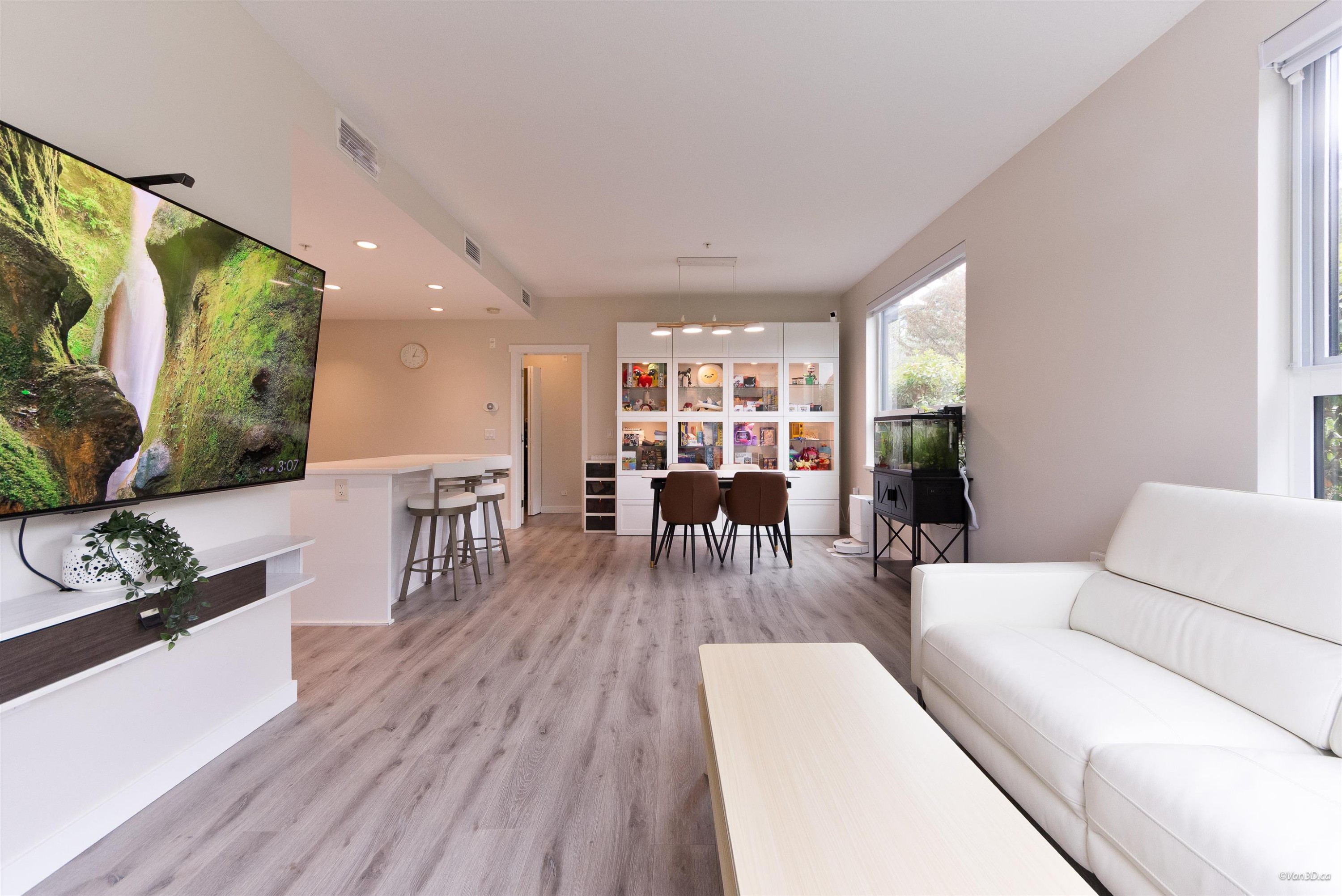 112-9233 Odlin Road, Richmond, BC - Indoor