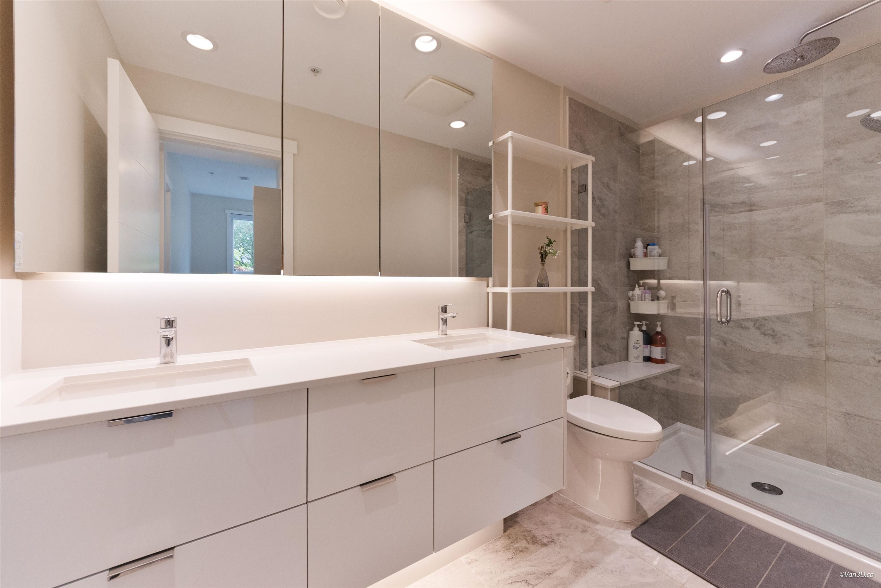 112-9233 Odlin Road, Richmond, BC - Indoor Photo Showing Bathroom