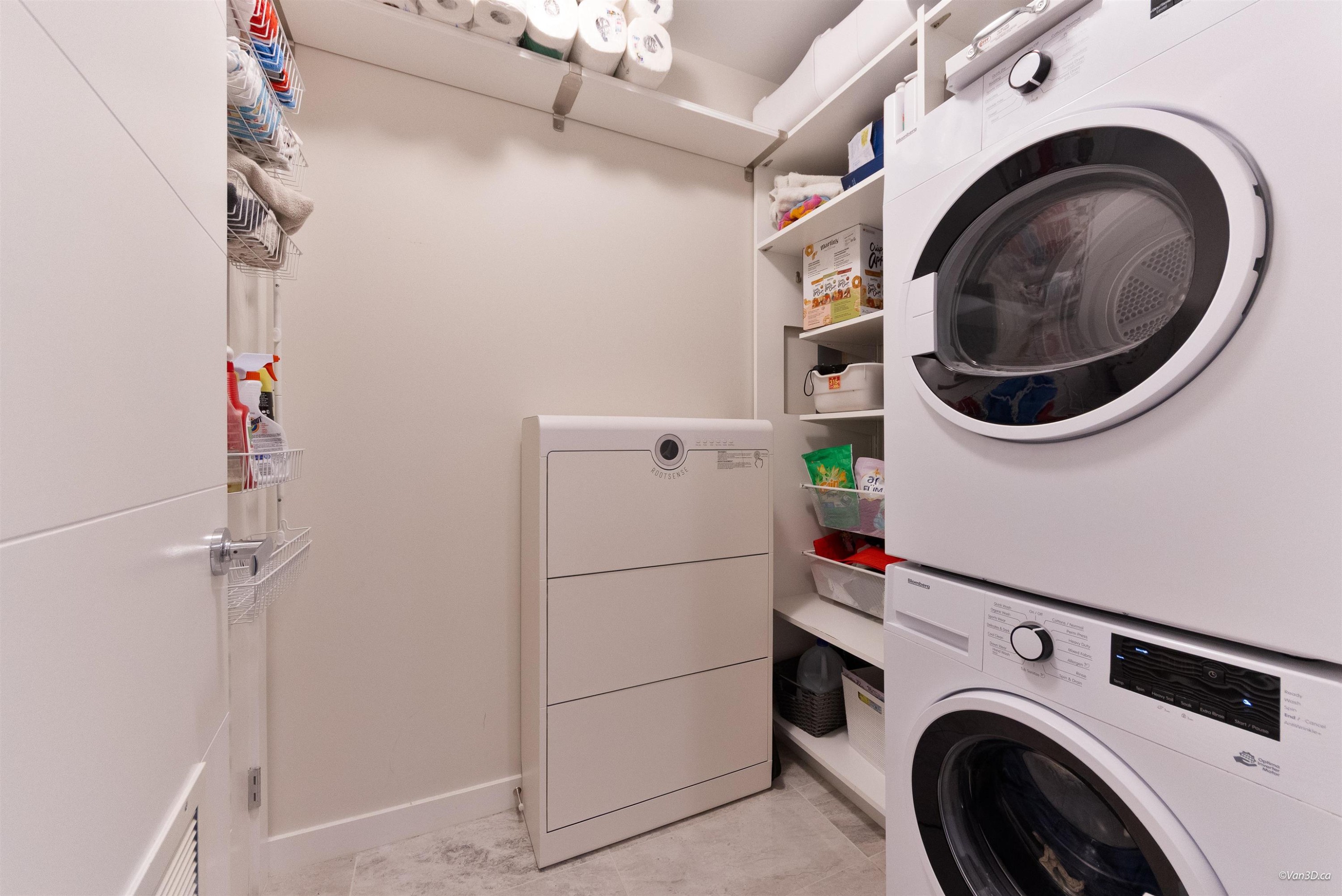 112-9233 Odlin Road, Richmond, BC - Indoor Photo Showing Laundry Room