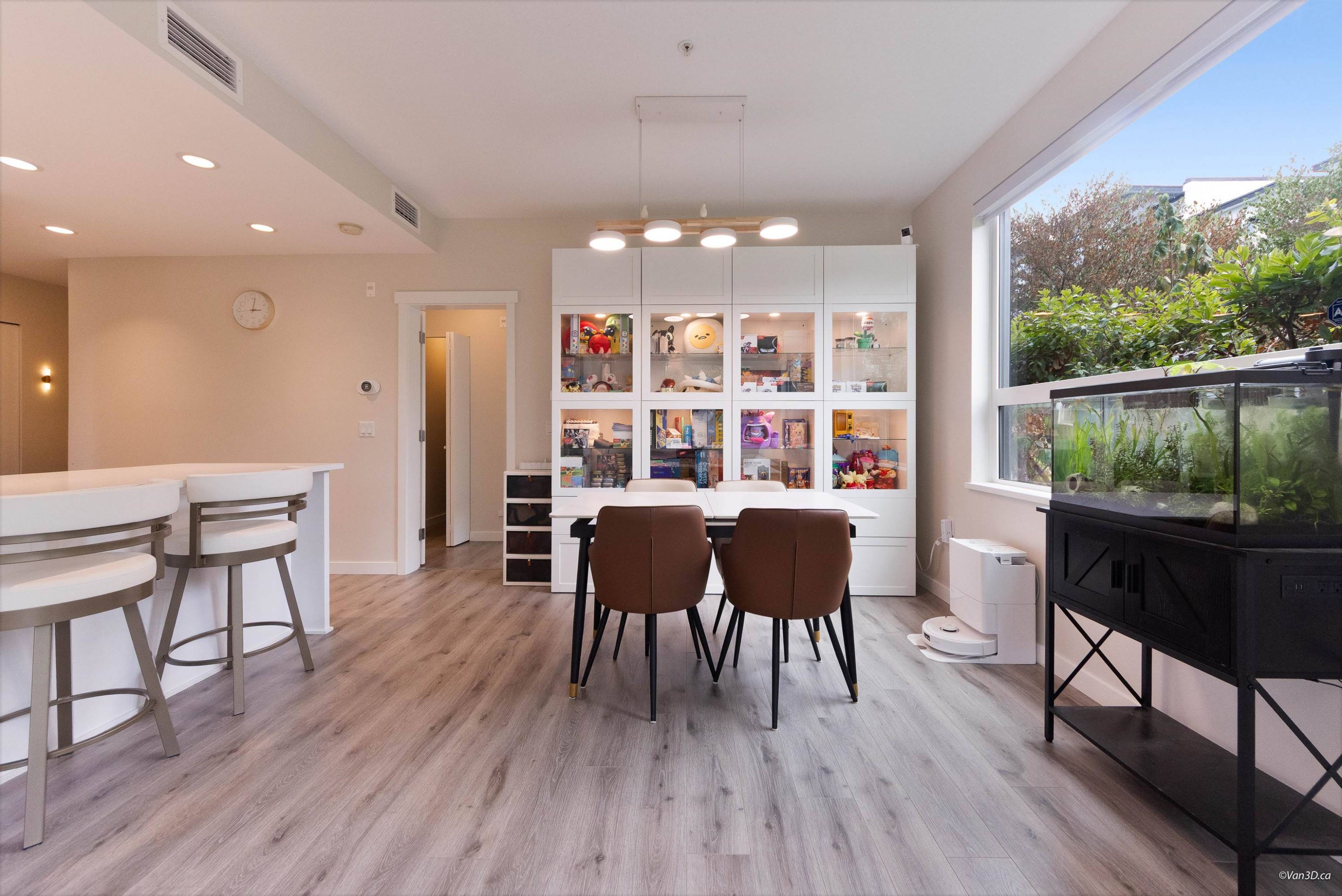 112-9233 Odlin Road, Richmond, BC - Indoor Photo Showing Dining Room