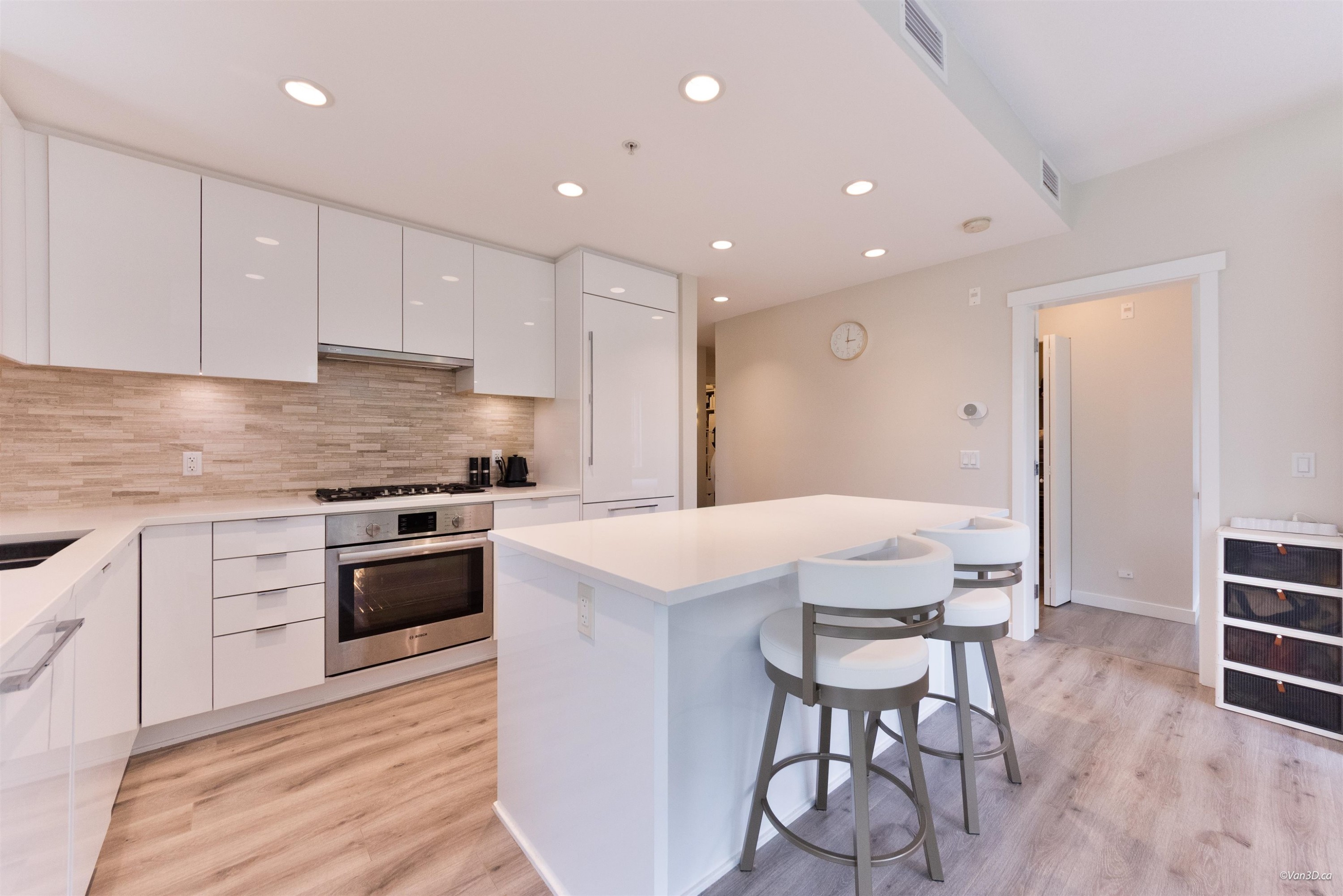 112-9233 Odlin Road, Richmond, BC - Indoor Photo Showing Kitchen With Upgraded Kitchen