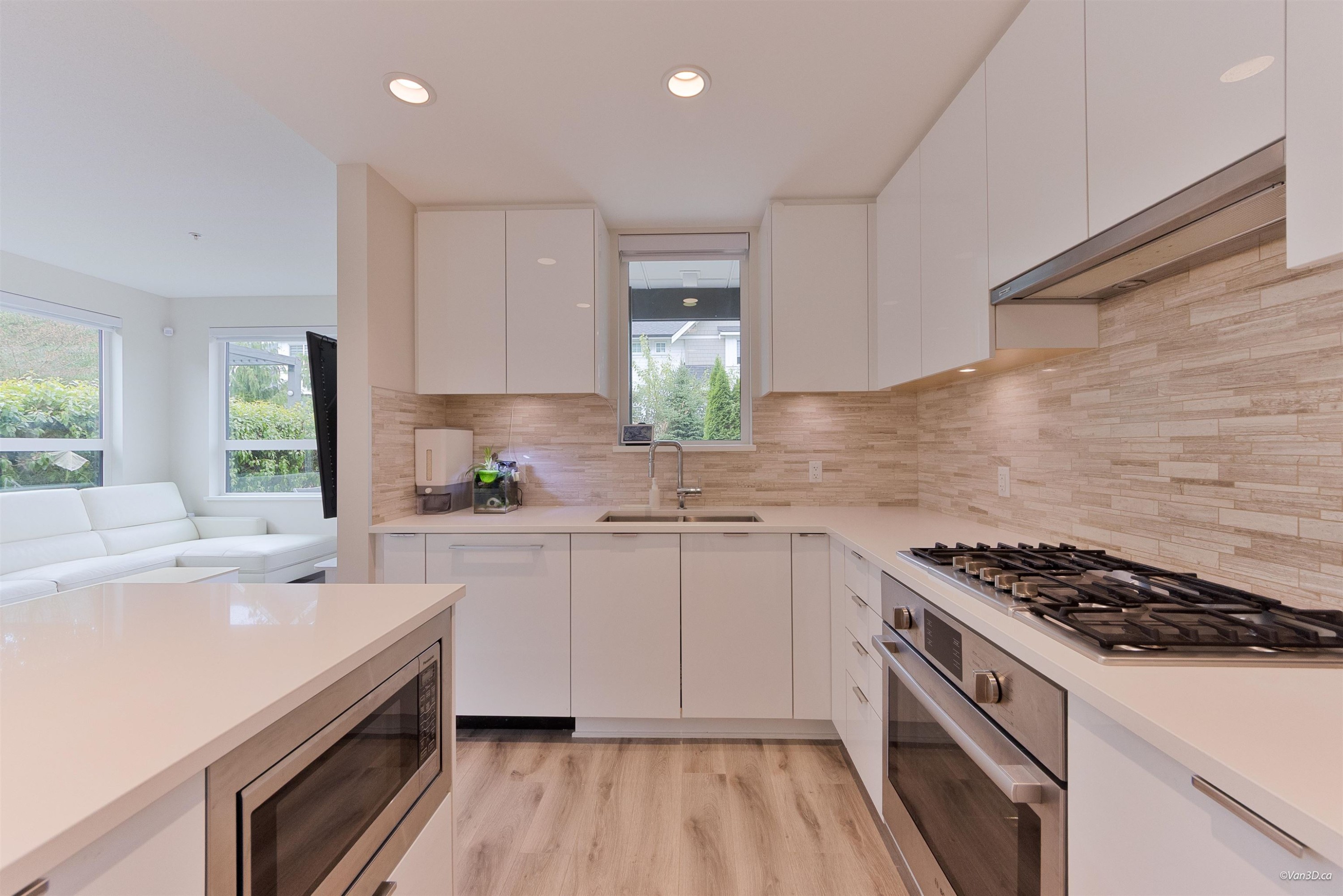 112-9233 Odlin Road, Richmond, BC - Indoor Photo Showing Kitchen With Upgraded Kitchen