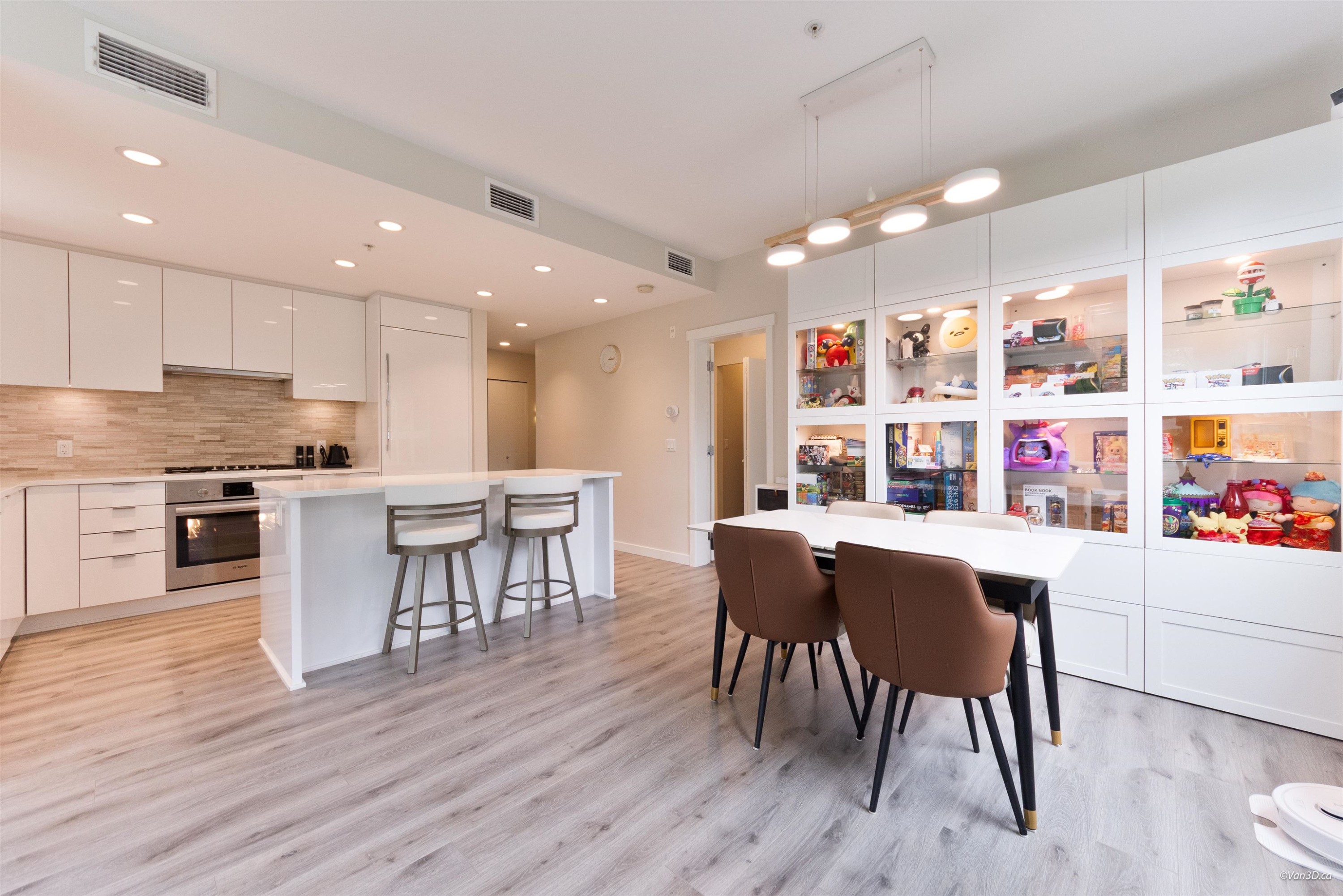 112-9233 Odlin Road, Richmond, BC - Indoor