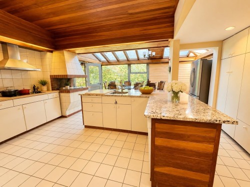 4625 Connaught Drive, Vancouver, BC - Indoor Photo Showing Kitchen