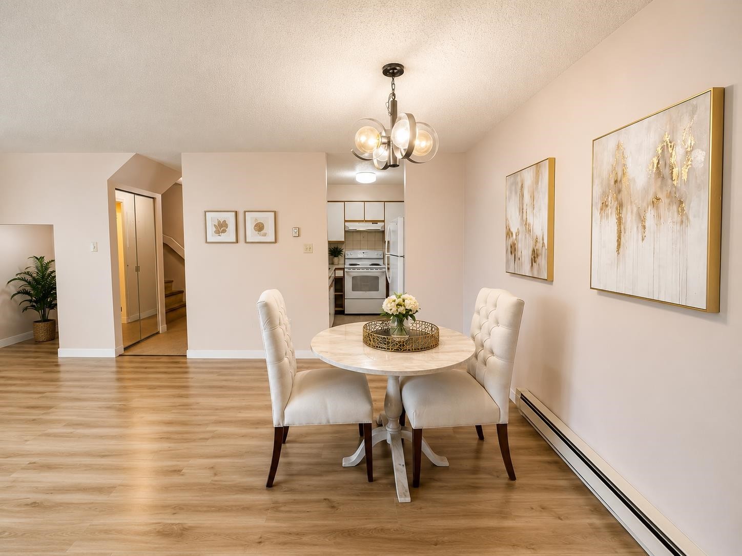 103-5025 Sanders Street, Burnaby, BC - Indoor Photo Showing Dining Room