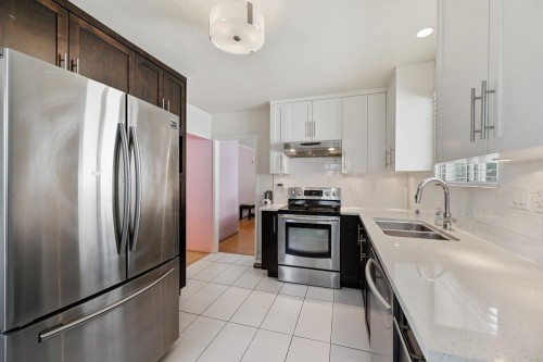 2763 Rosemont Drive, Vancouver, BC - Indoor Photo Showing Kitchen With Double Sink With Upgraded Kitchen