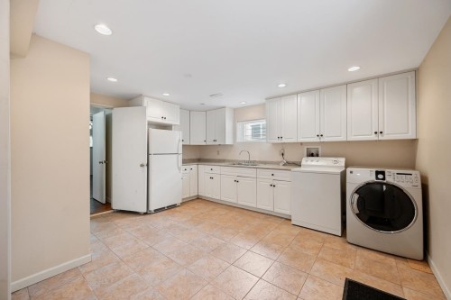 2763 Rosemont Drive, Vancouver, BC - Indoor Photo Showing Laundry Room