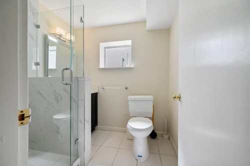 2763 Rosemont Drive, Vancouver, BC - Indoor Photo Showing Bathroom