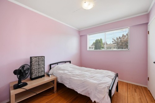 2763 Rosemont Drive, Vancouver, BC - Indoor Photo Showing Bedroom