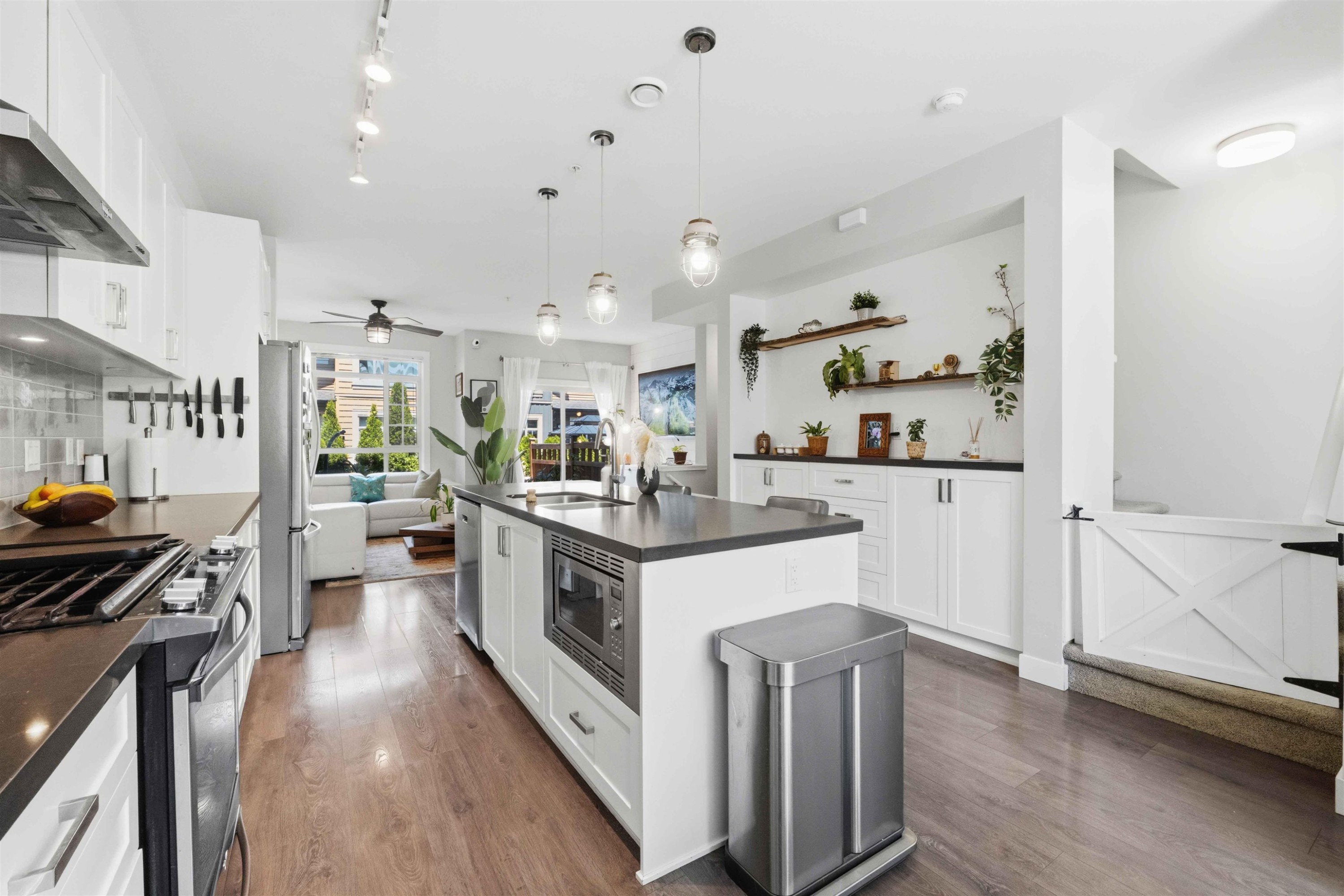 64-11305 240 Street, Maple Ridge, BC - Indoor Photo Showing Kitchen With Upgraded Kitchen