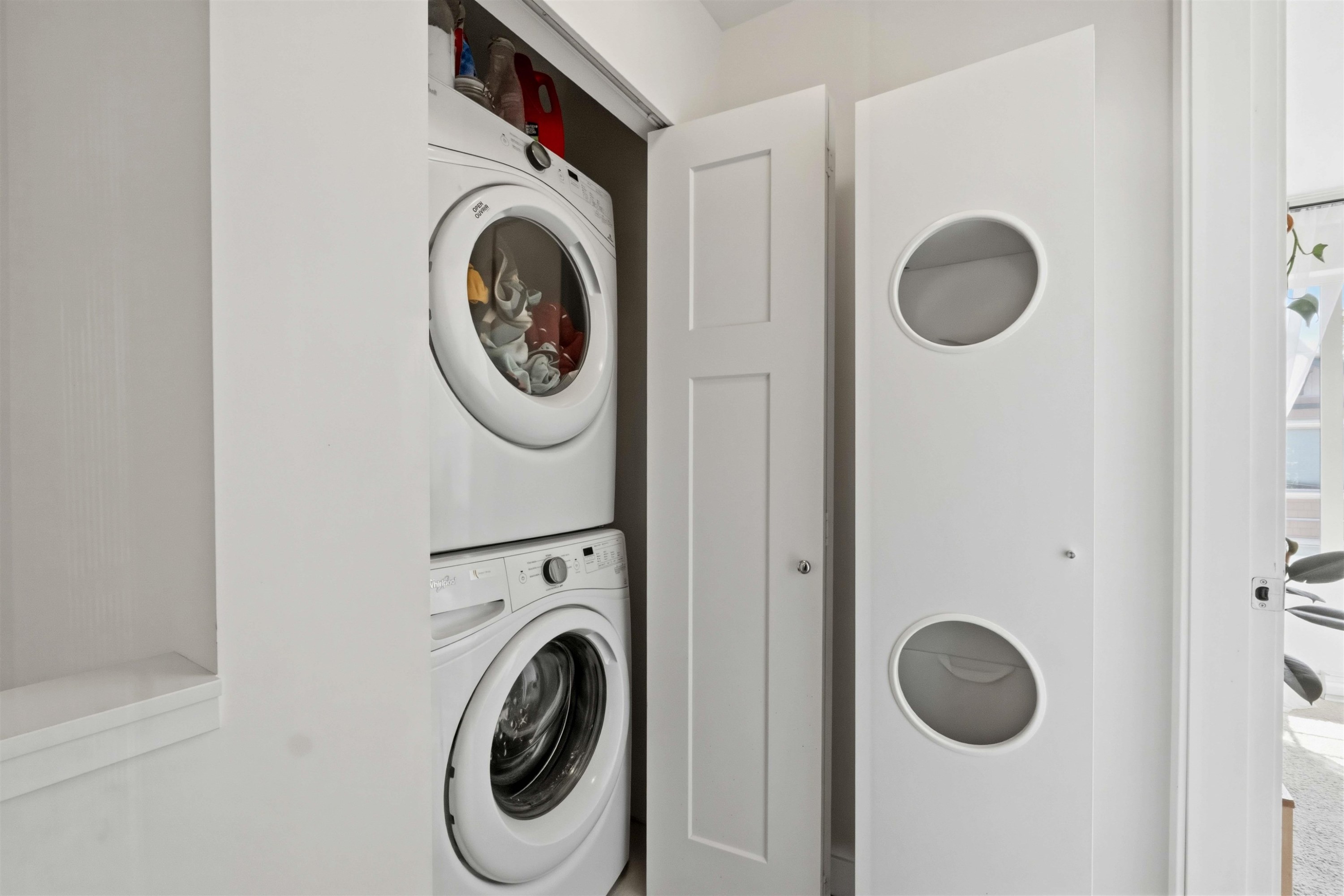 64-11305 240 Street, Maple Ridge, BC - Indoor Photo Showing Laundry Room