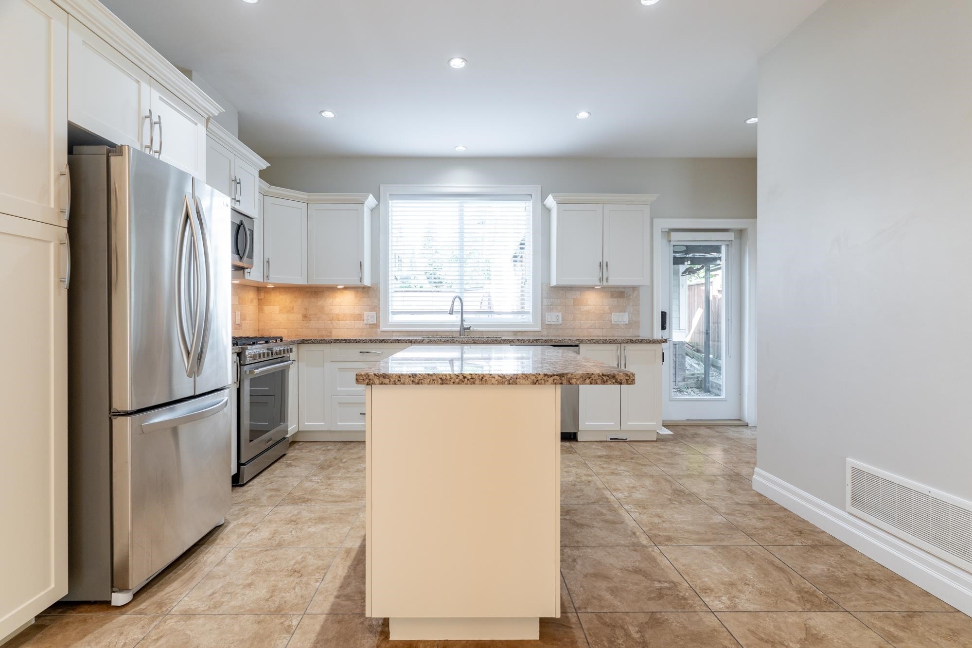 1250 Coast Meridian Road, Coquitlam, BC - Indoor Photo Showing Kitchen With Stainless Steel Kitchen