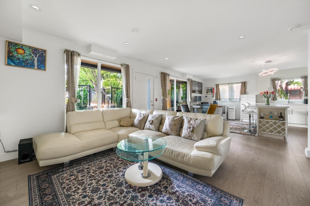 4728 Duchess Street, Vancouver, BC - Indoor Photo Showing Living Room