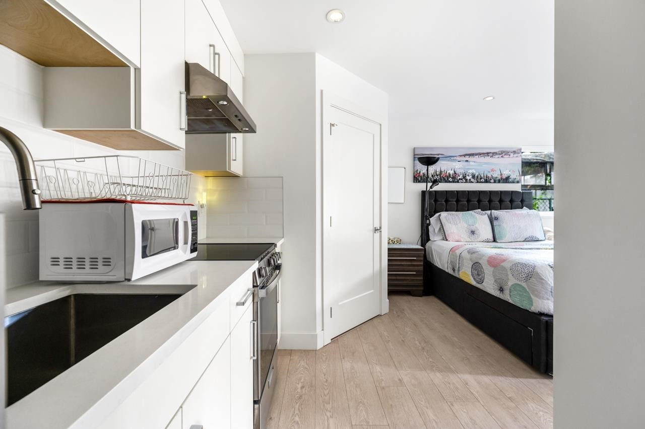 4728 Duchess Street, Vancouver, BC - Indoor Photo Showing Kitchen