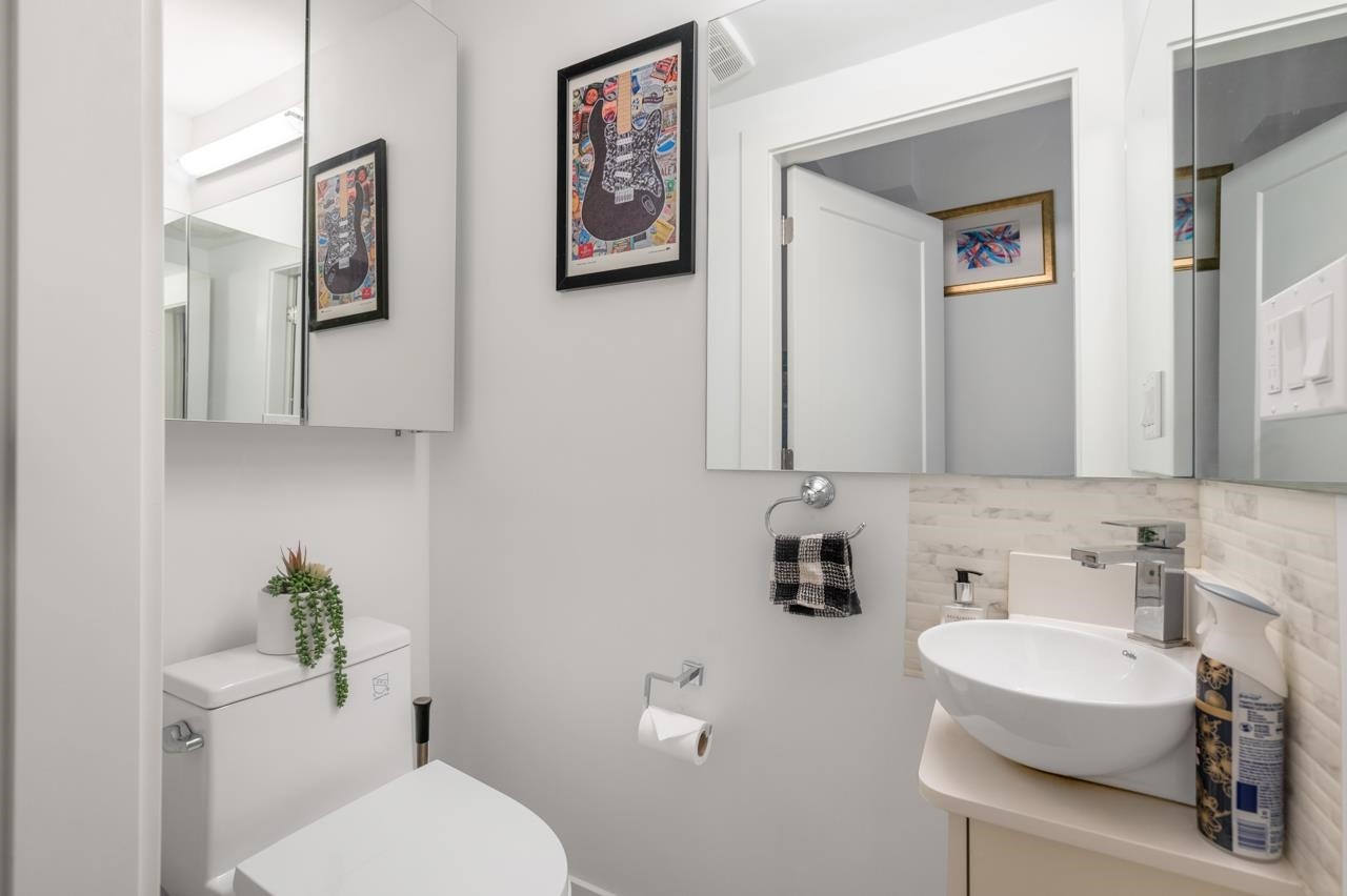 4728 Duchess Street, Vancouver, BC - Indoor Photo Showing Bathroom
