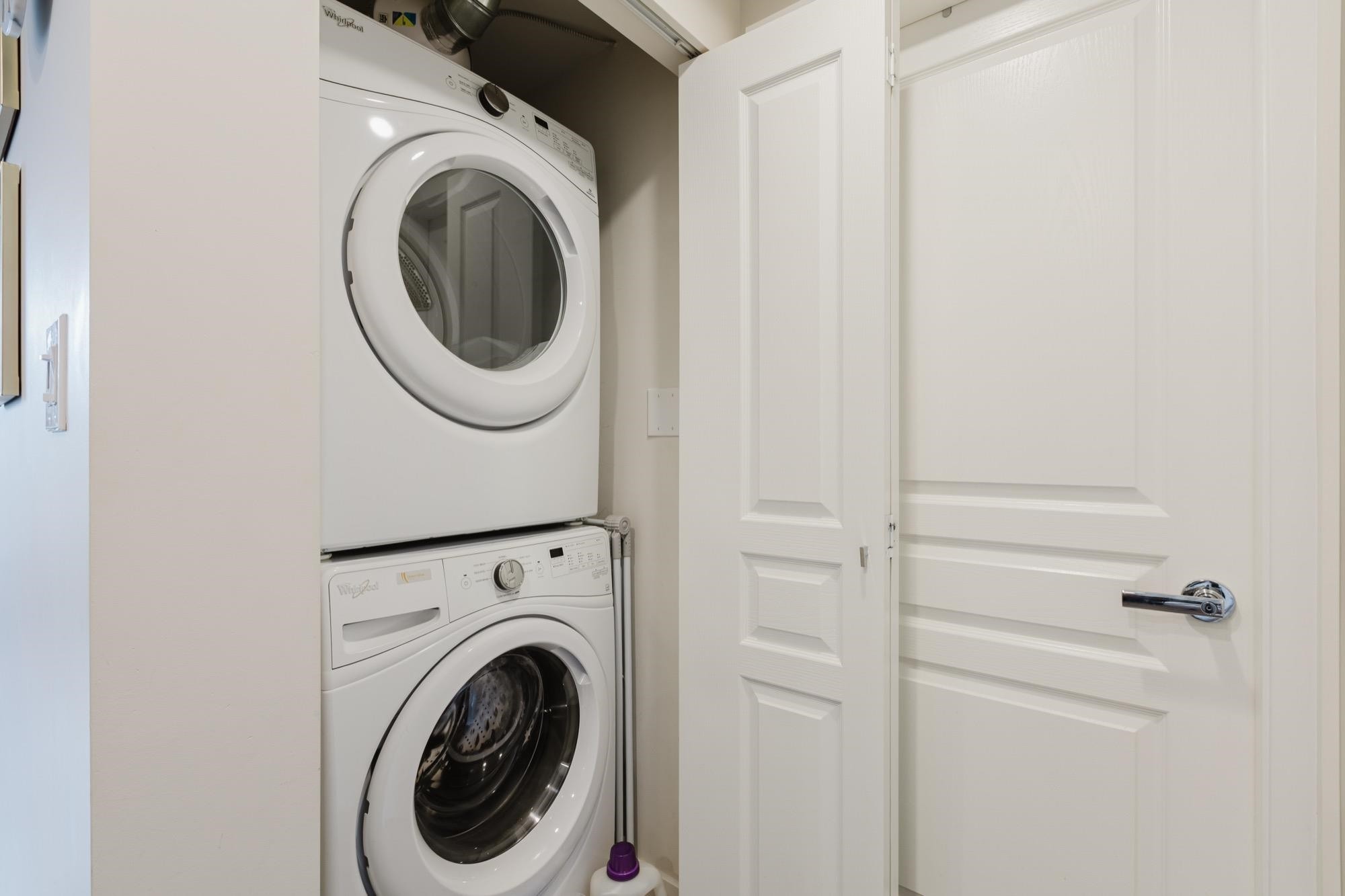1305-3096 Windsor Gate, Coquitlam, BC - Indoor Photo Showing Laundry Room