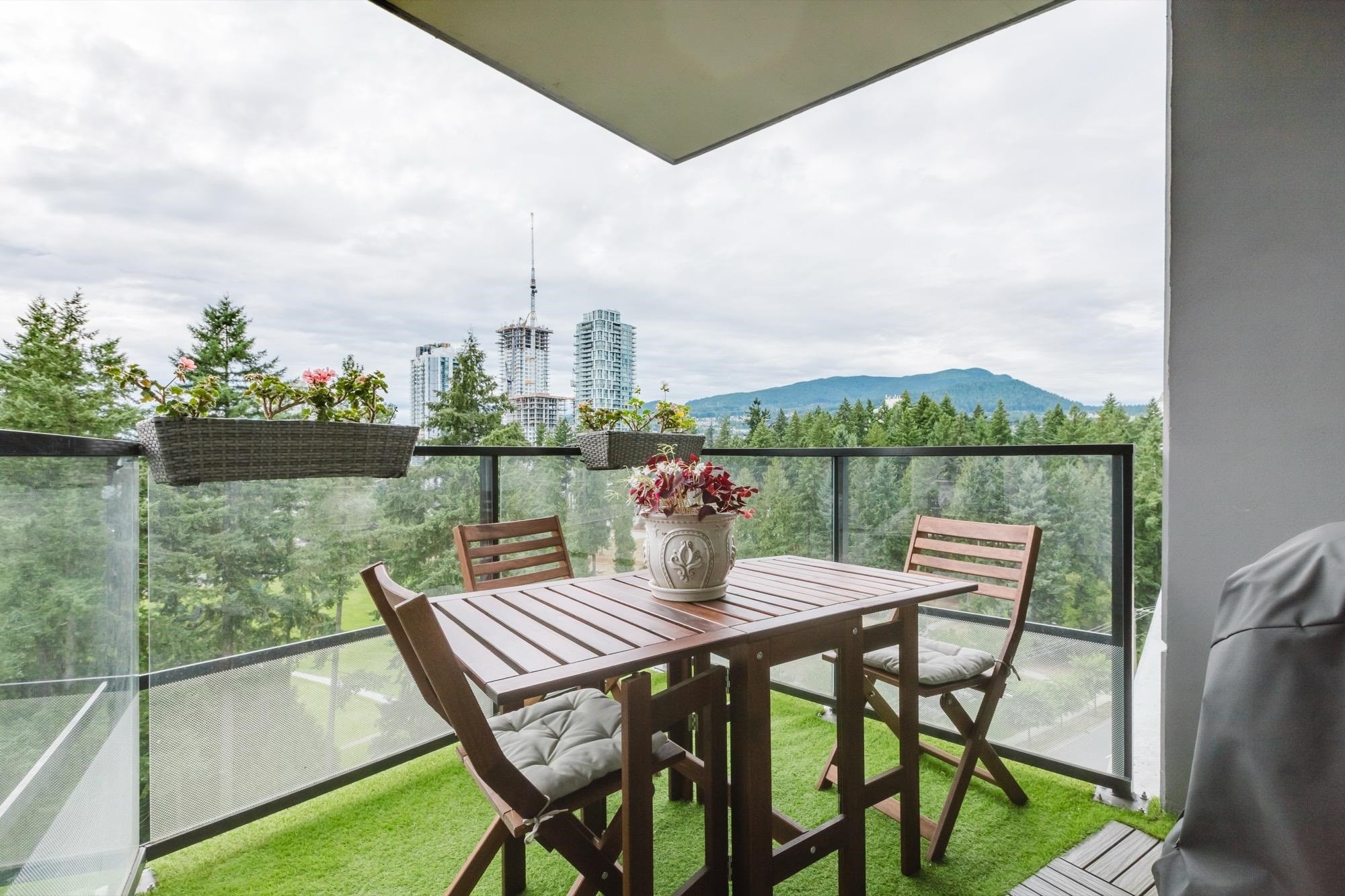 1305-3096 Windsor Gate, Coquitlam, BC - Outdoor With Balcony With Exterior