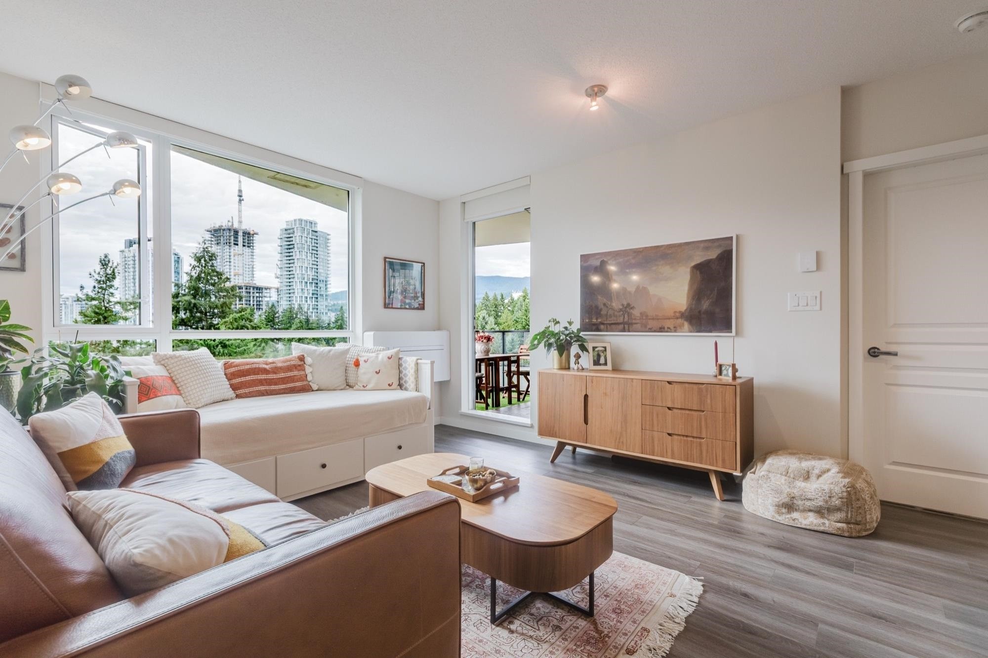 1305-3096 Windsor Gate, Coquitlam, BC - Indoor Photo Showing Living Room
