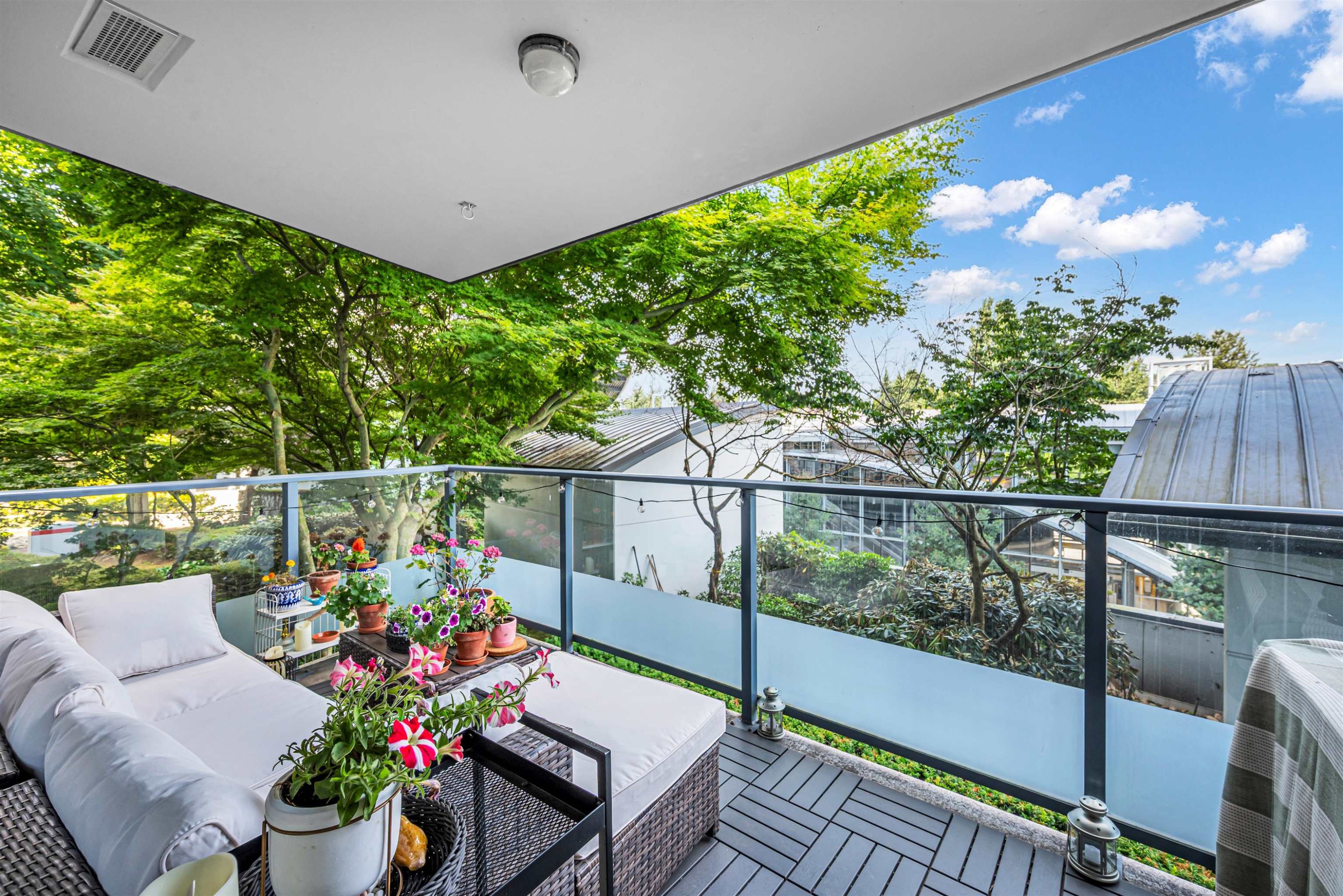501-2225 Holdom Avenue, Burnaby, BC - Outdoor With Balcony With Exterior