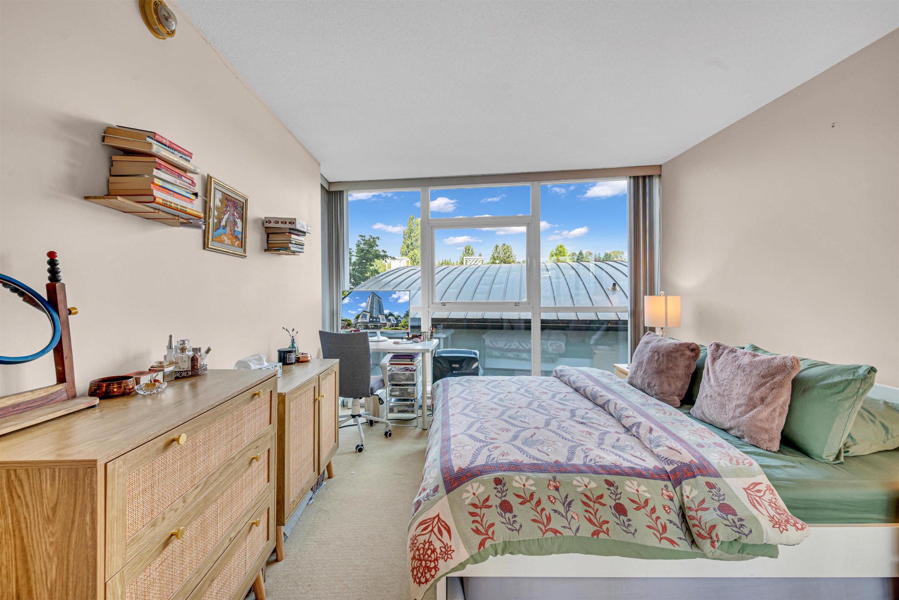 501-2225 Holdom Avenue, Burnaby, BC - Indoor Photo Showing Bedroom