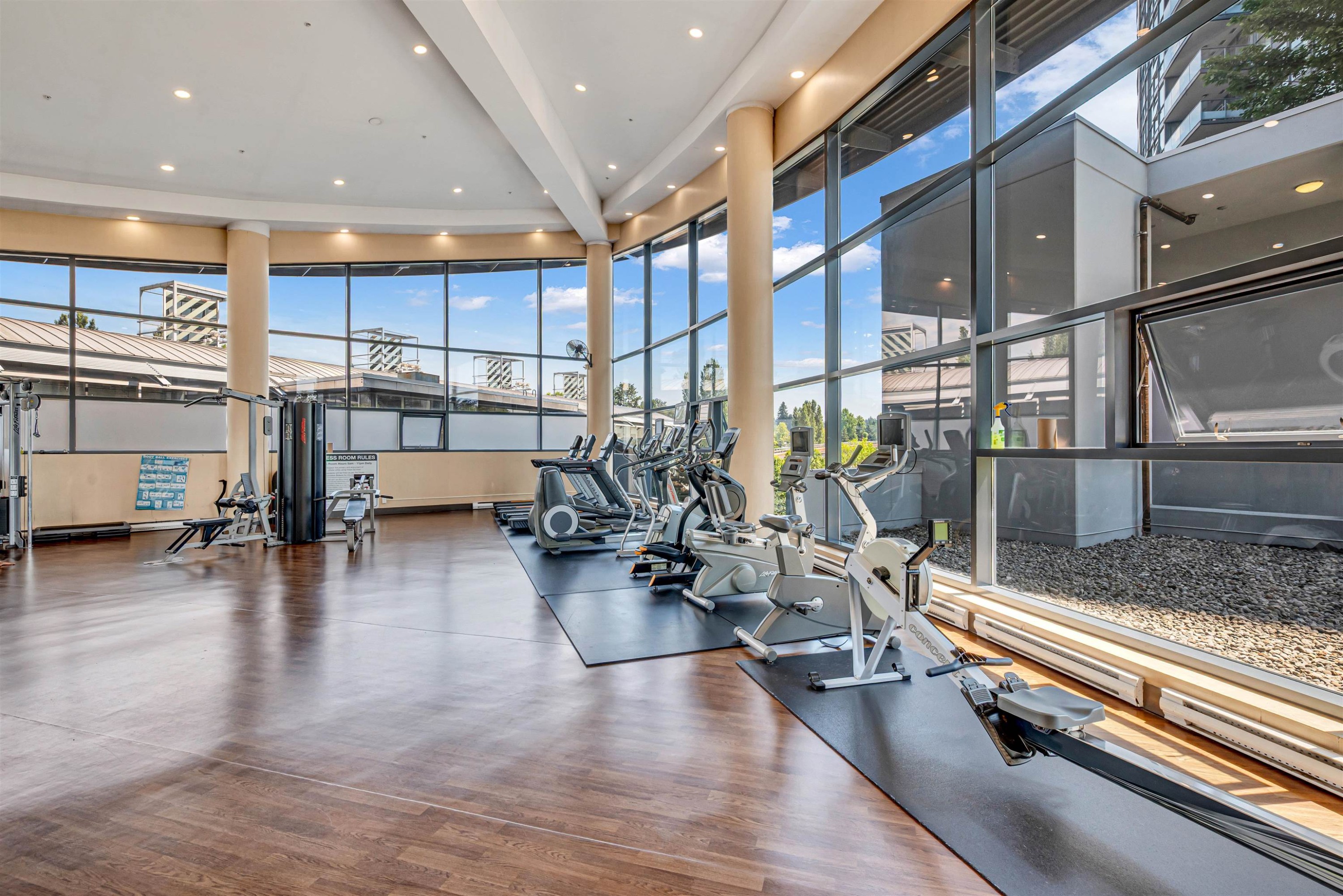 501-2225 Holdom Avenue, Burnaby, BC - Indoor Photo Showing Gym Room