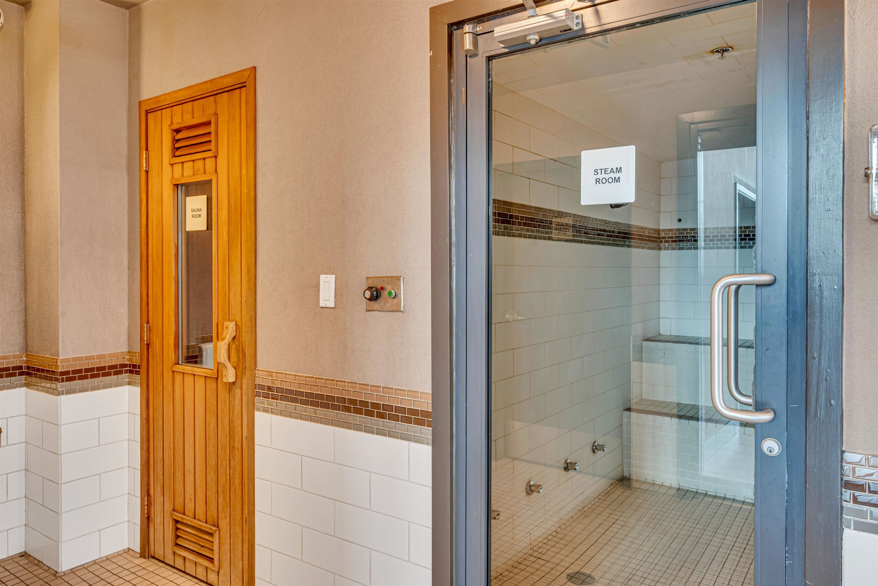 501-2225 Holdom Avenue, Burnaby, BC - Indoor Photo Showing Bathroom