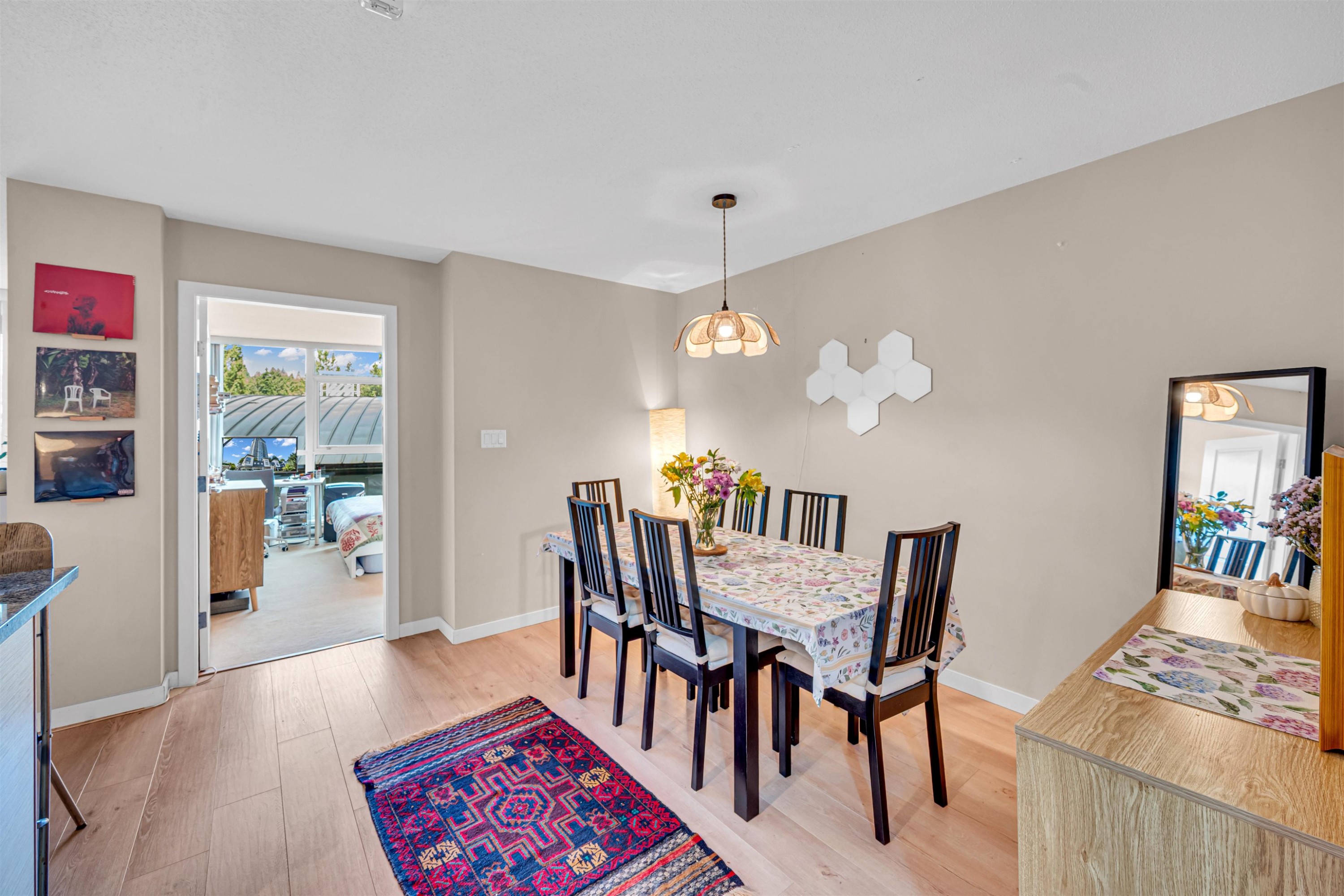 501-2225 Holdom Avenue, Burnaby, BC - Indoor Photo Showing Dining Room