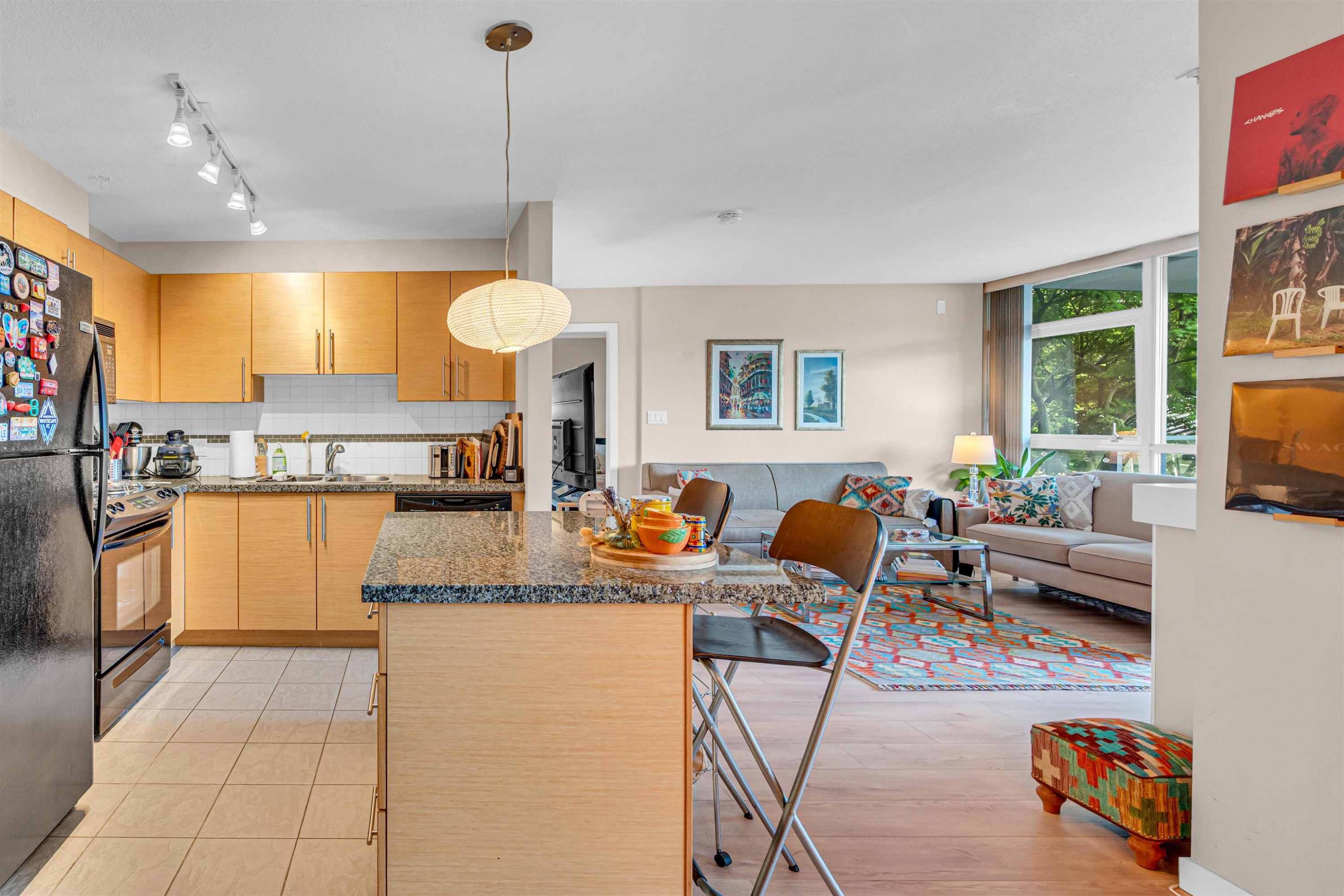 501-2225 Holdom Avenue, Burnaby, BC - Indoor Photo Showing Kitchen With Double Sink