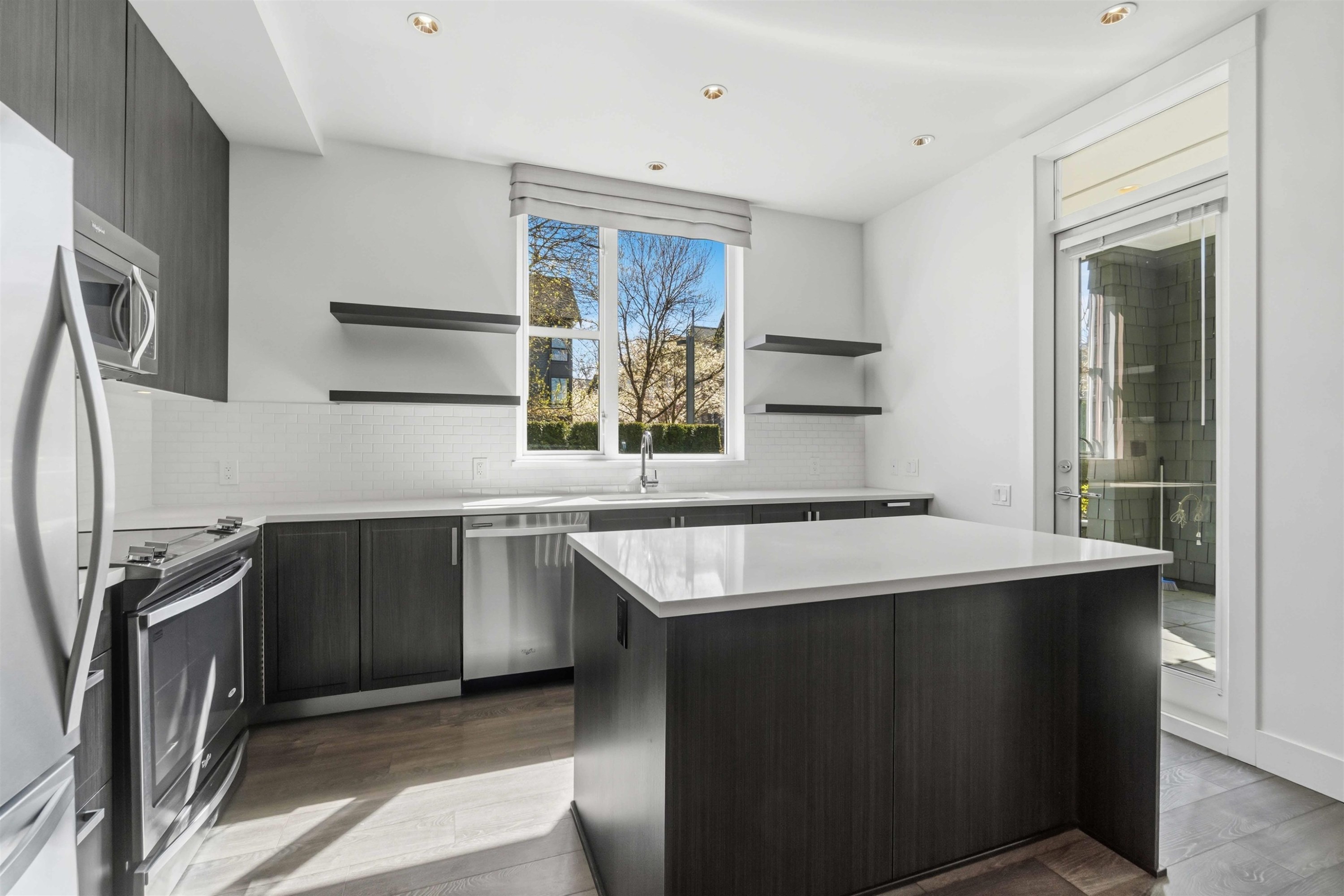 109-550 Seaborne Place, Port Coquitlam, BC - Indoor Photo Showing Kitchen With Upgraded Kitchen