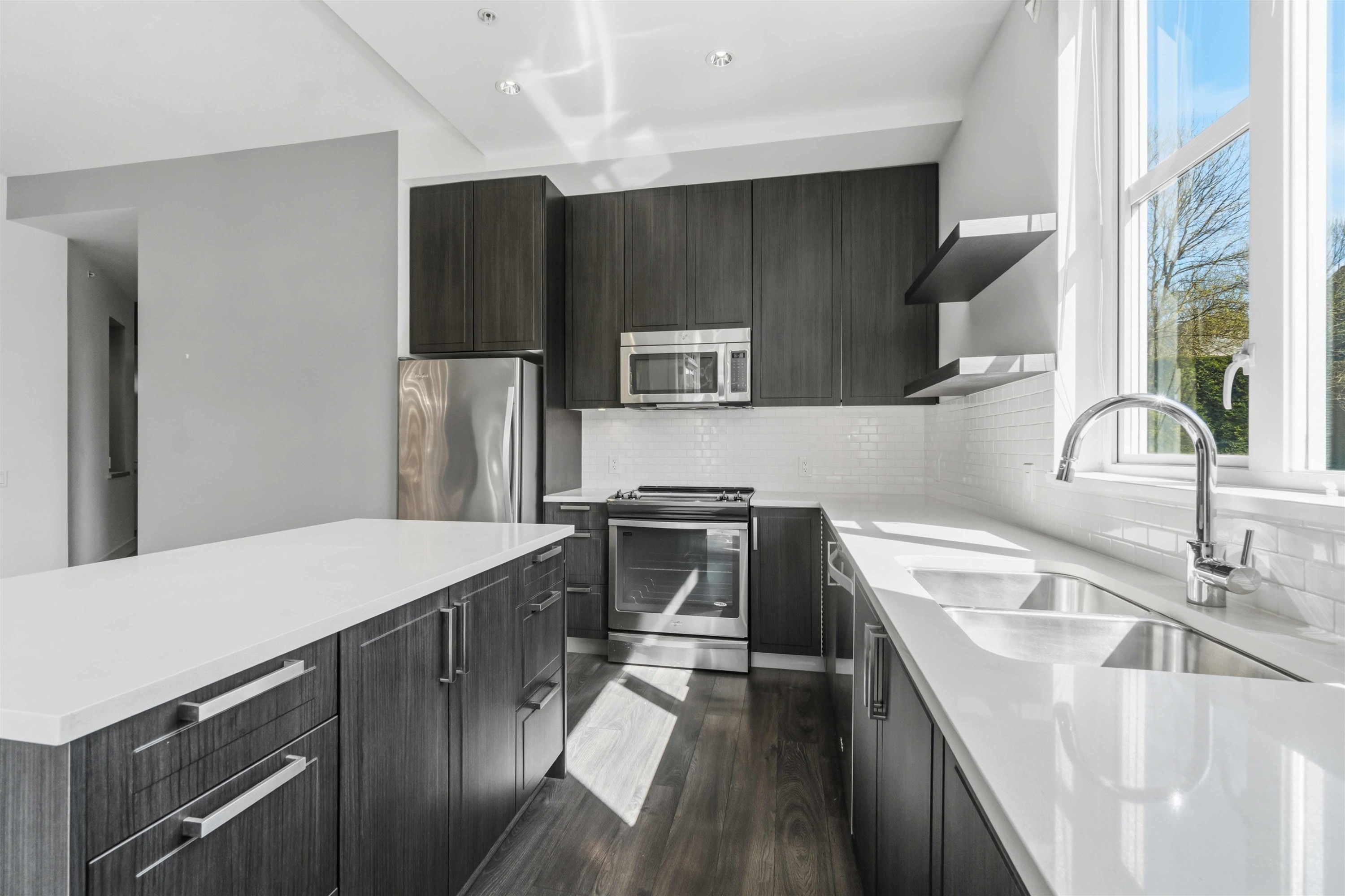 109-550 Seaborne Place, Port Coquitlam, BC - Indoor Photo Showing Kitchen With Double Sink With Upgraded Kitchen