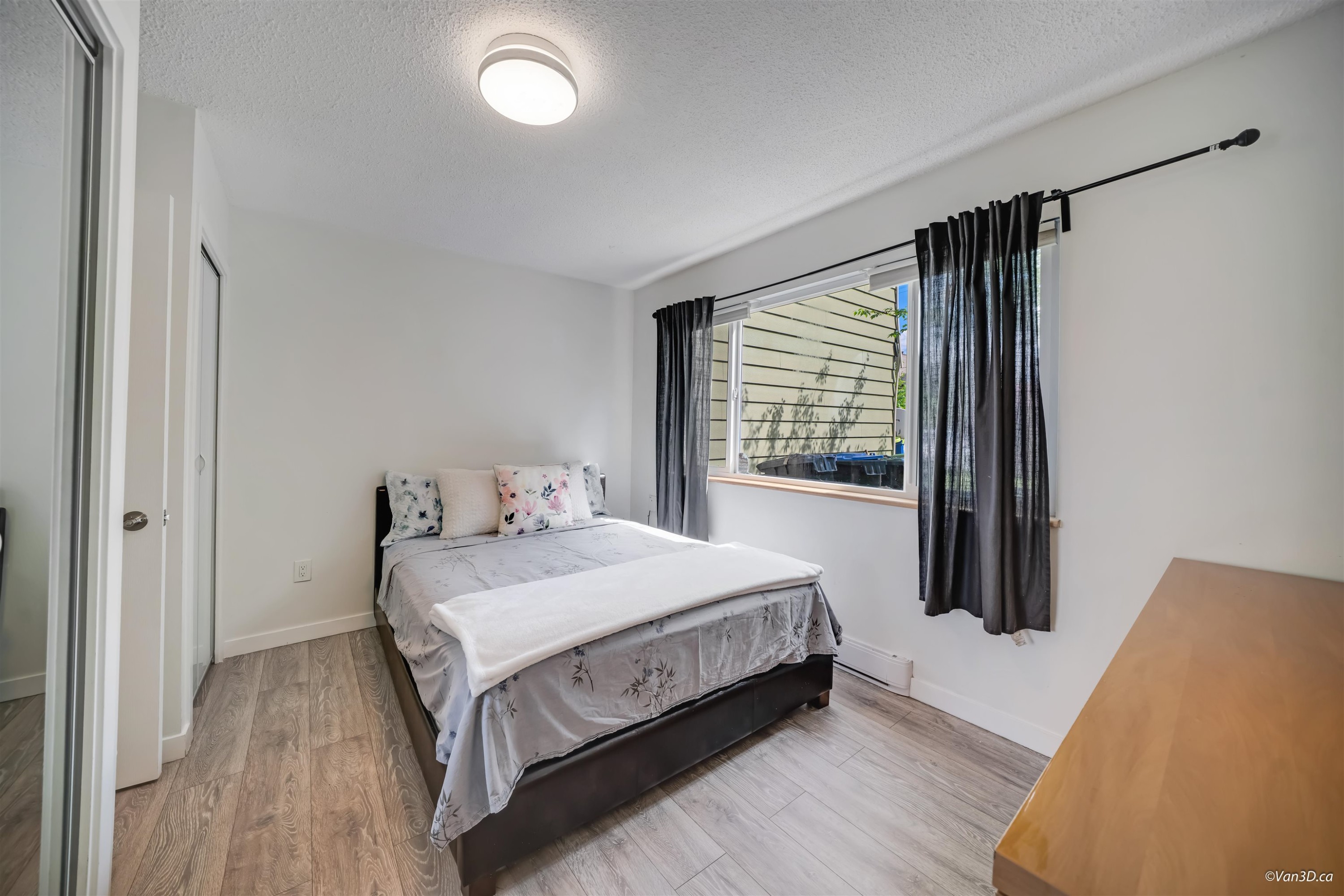 2535 Gordon Avenue, Port Coquitlam, BC - Indoor Photo Showing Bedroom