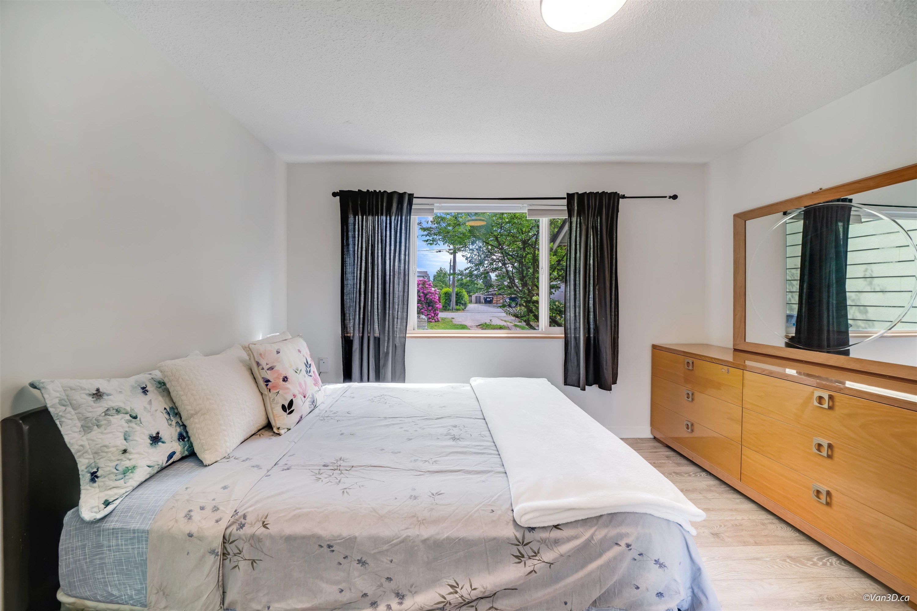 2535 Gordon Avenue, Port Coquitlam, BC - Indoor Photo Showing Bedroom