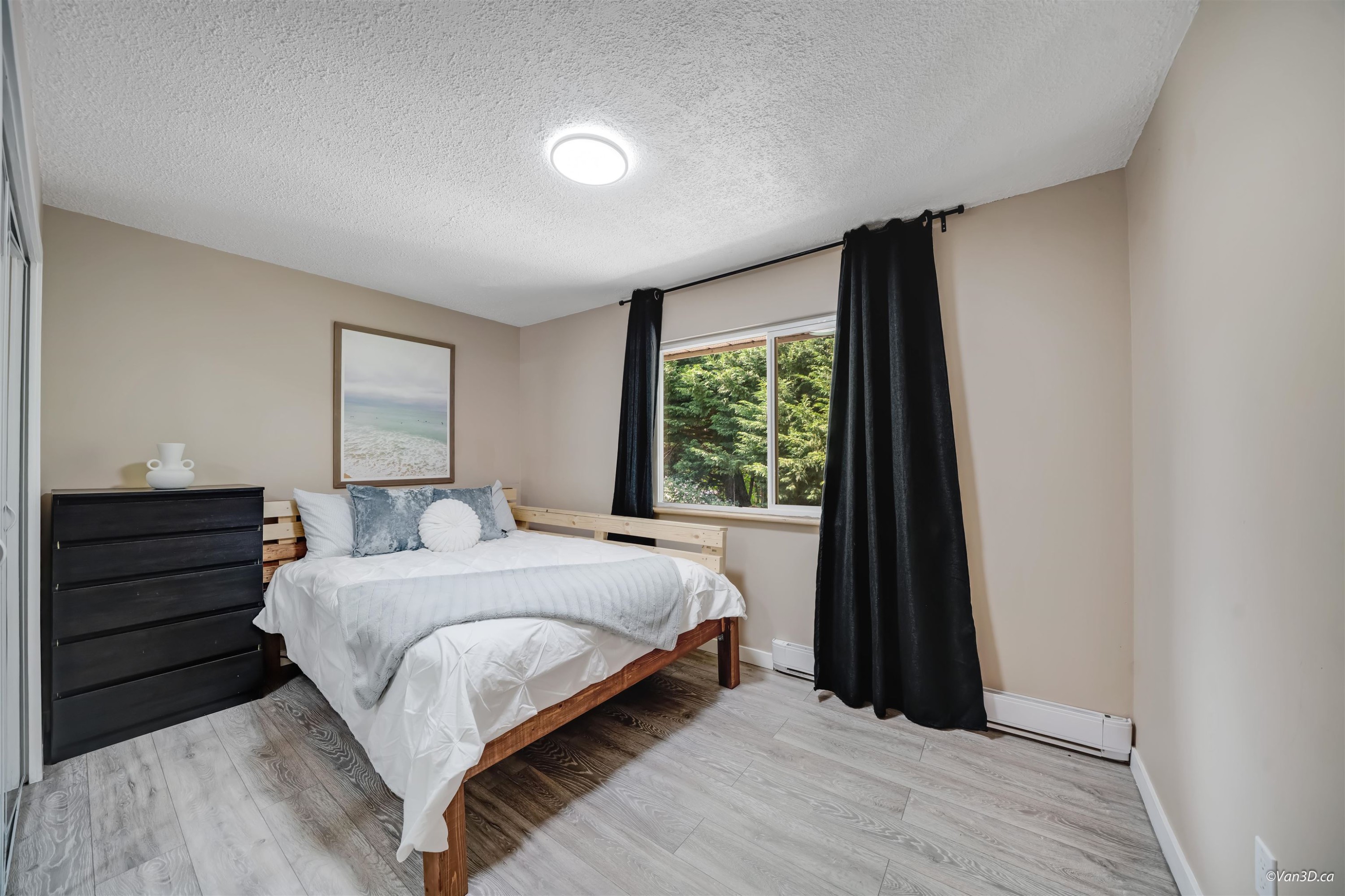 2535 Gordon Avenue, Port Coquitlam, BC - Indoor Photo Showing Bedroom