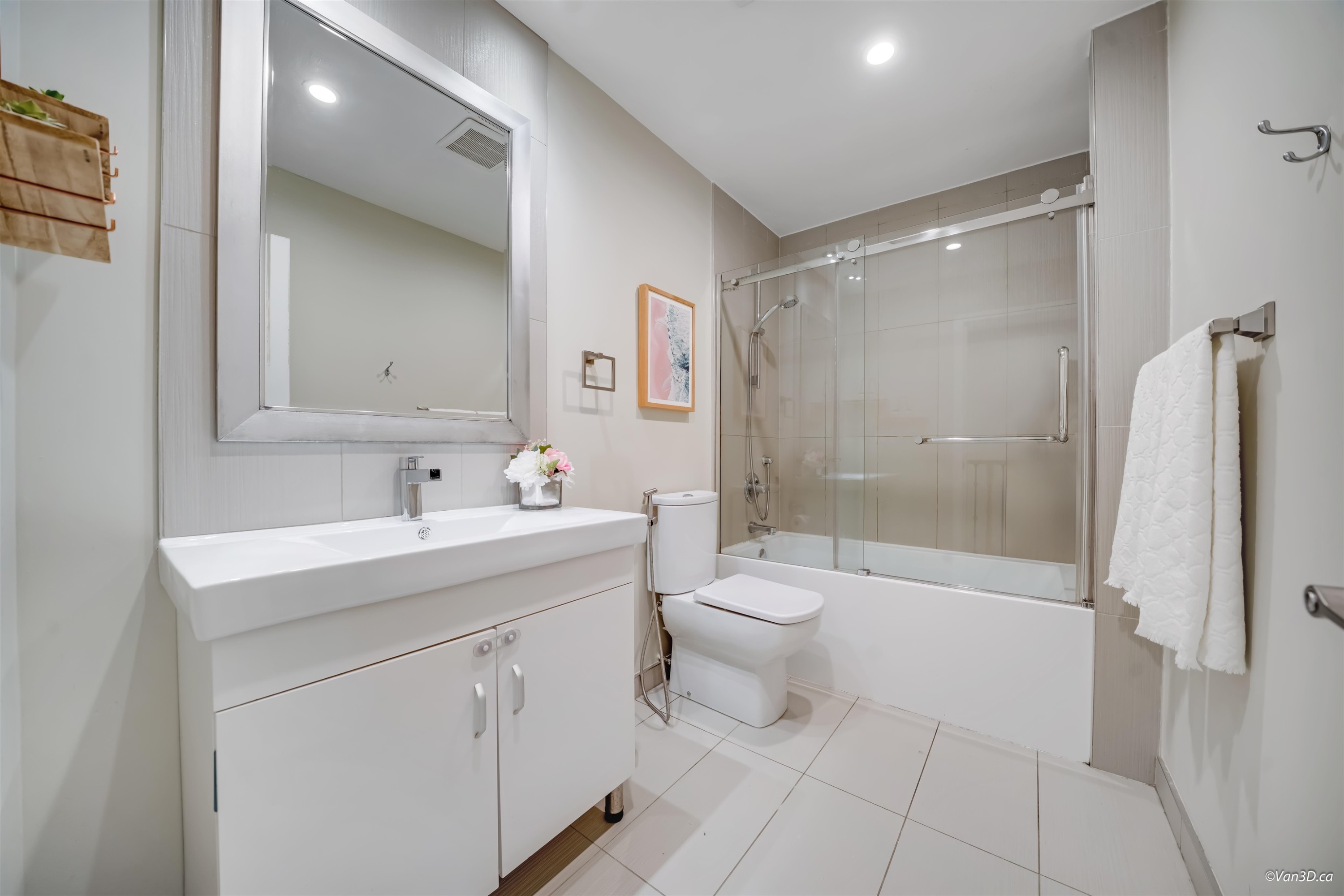 2535 Gordon Avenue, Port Coquitlam, BC - Indoor Photo Showing Bathroom