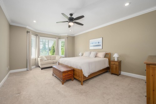 825 Robinson Street, Coquitlam, BC - Indoor Photo Showing Bedroom