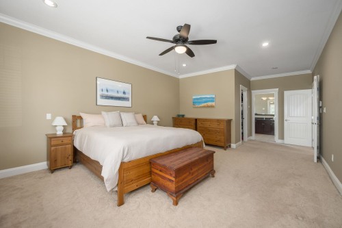825 Robinson Street, Coquitlam, BC - Indoor Photo Showing Bedroom