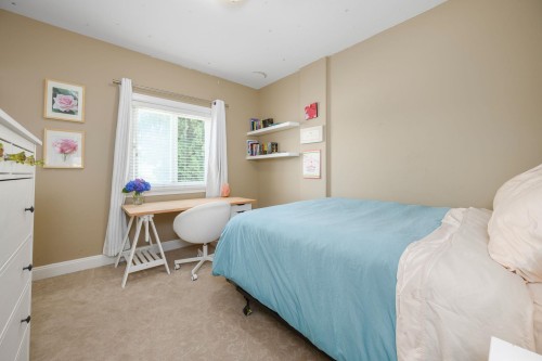 825 Robinson Street, Coquitlam, BC - Indoor Photo Showing Bedroom