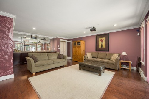 825 Robinson Street, Coquitlam, BC - Indoor Photo Showing Living Room