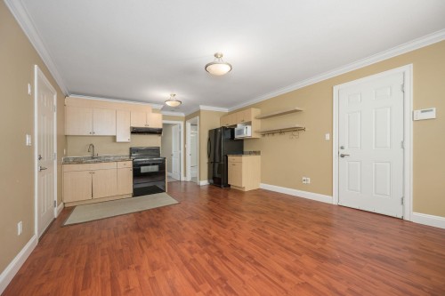 825 Robinson Street, Coquitlam, BC - Indoor Photo Showing Kitchen