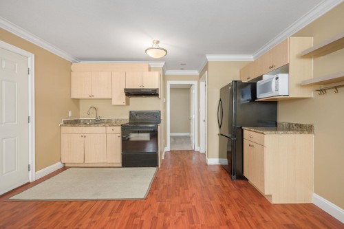825 Robinson Street, Coquitlam, BC - Indoor Photo Showing Kitchen