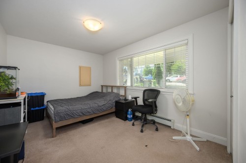 825 Robinson Street, Coquitlam, BC - Indoor Photo Showing Bedroom