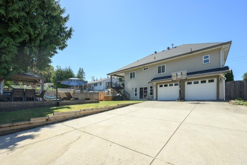 825 Robinson Street, Coquitlam, BC - Outdoor