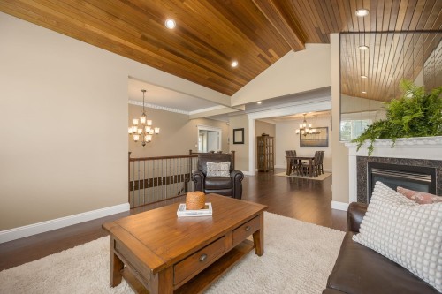 825 Robinson Street, Coquitlam, BC - Indoor Photo Showing Living Room With Fireplace