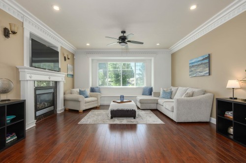 825 Robinson Street, Coquitlam, BC - Indoor Photo Showing Living Room With Fireplace